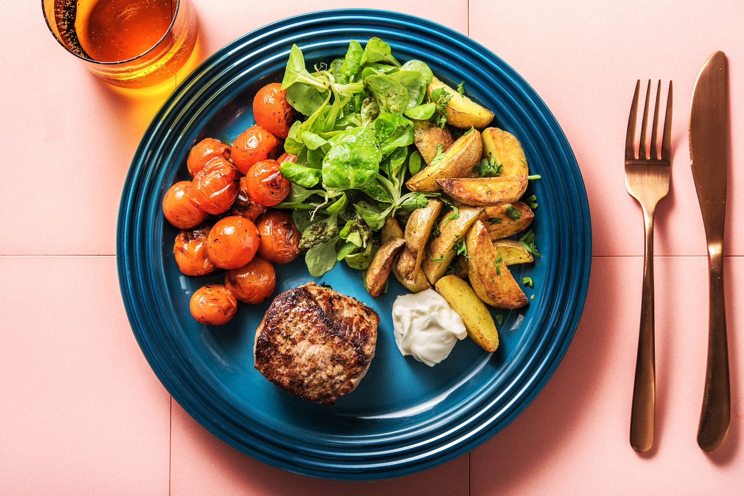 Rindersteak mit geschmorten Tomaten