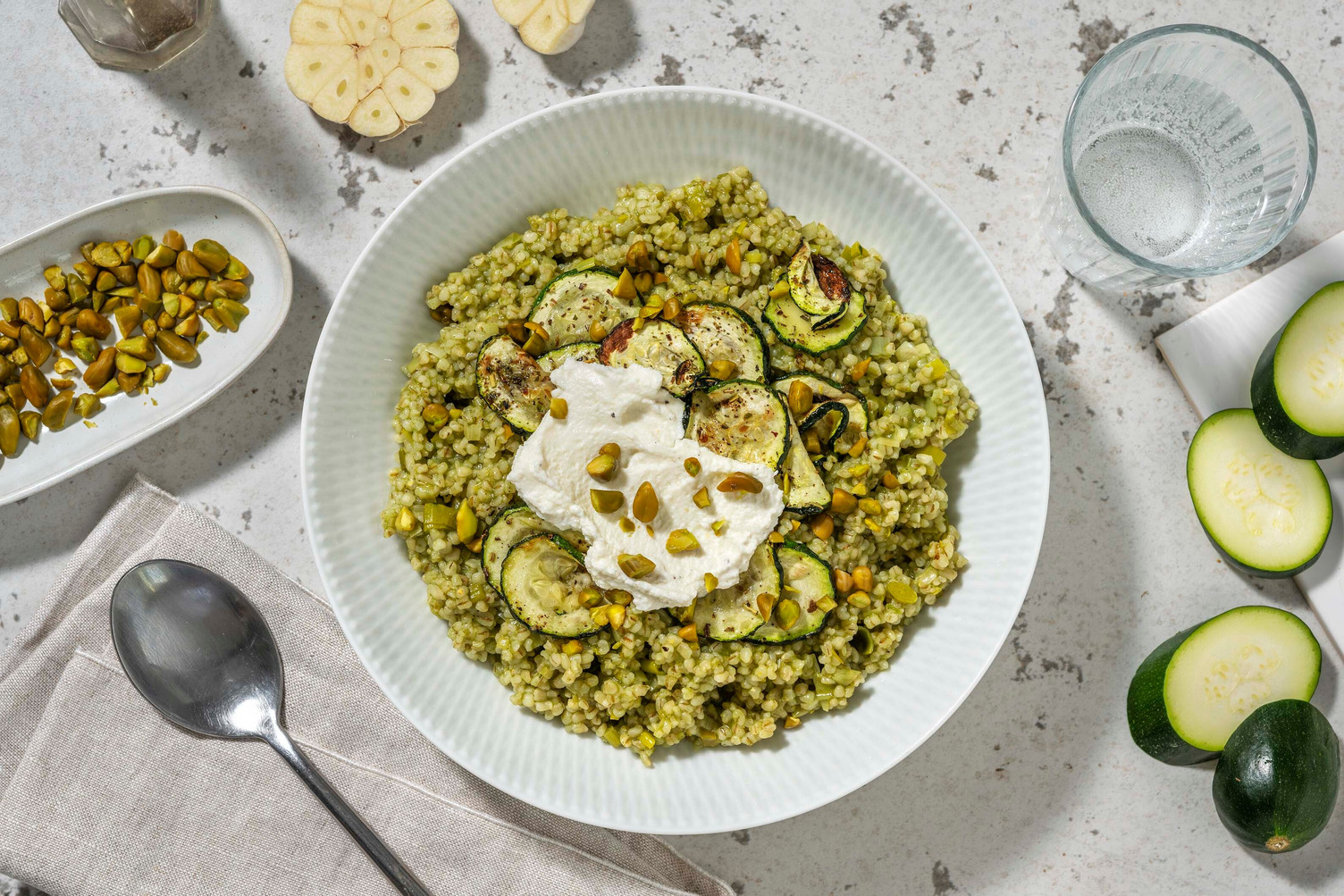 Risotto d'orge perlé aux épinards et courgette grillée