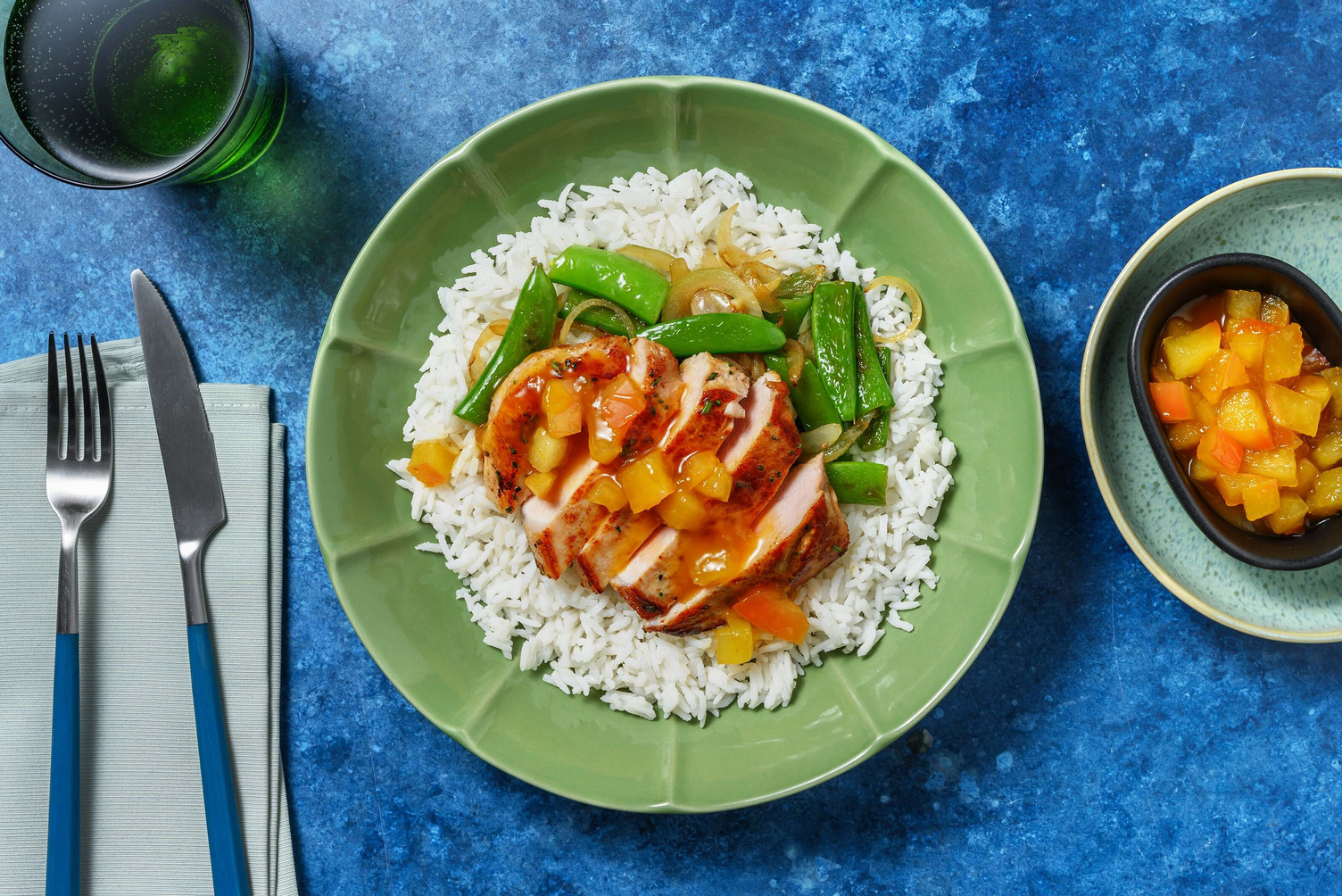 Côtelettes de porc au romarin et sauce à l’abricot et à la pomme