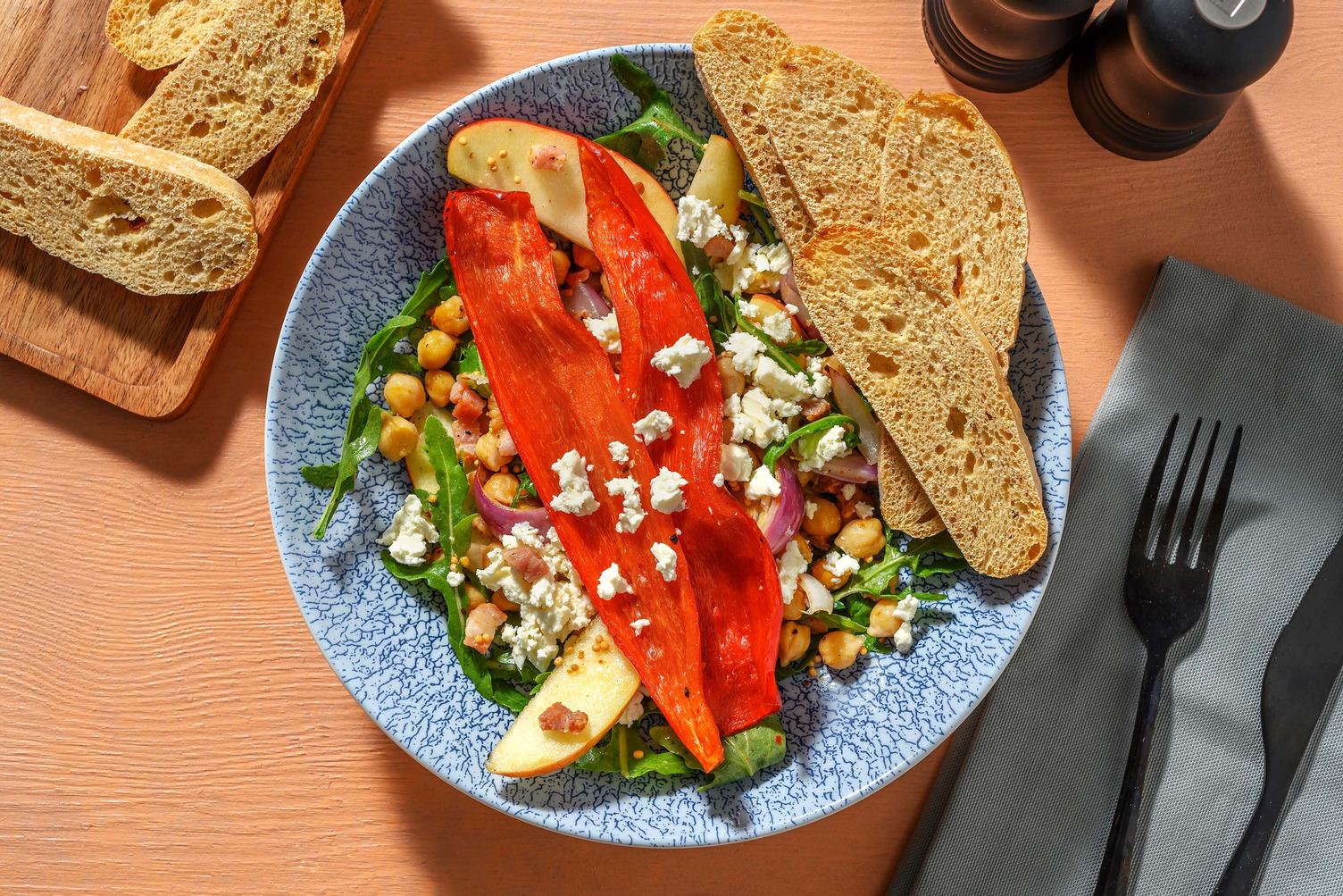 Rucola-Apfel-Salat mit Bacon & Hanfsaat-Dressing