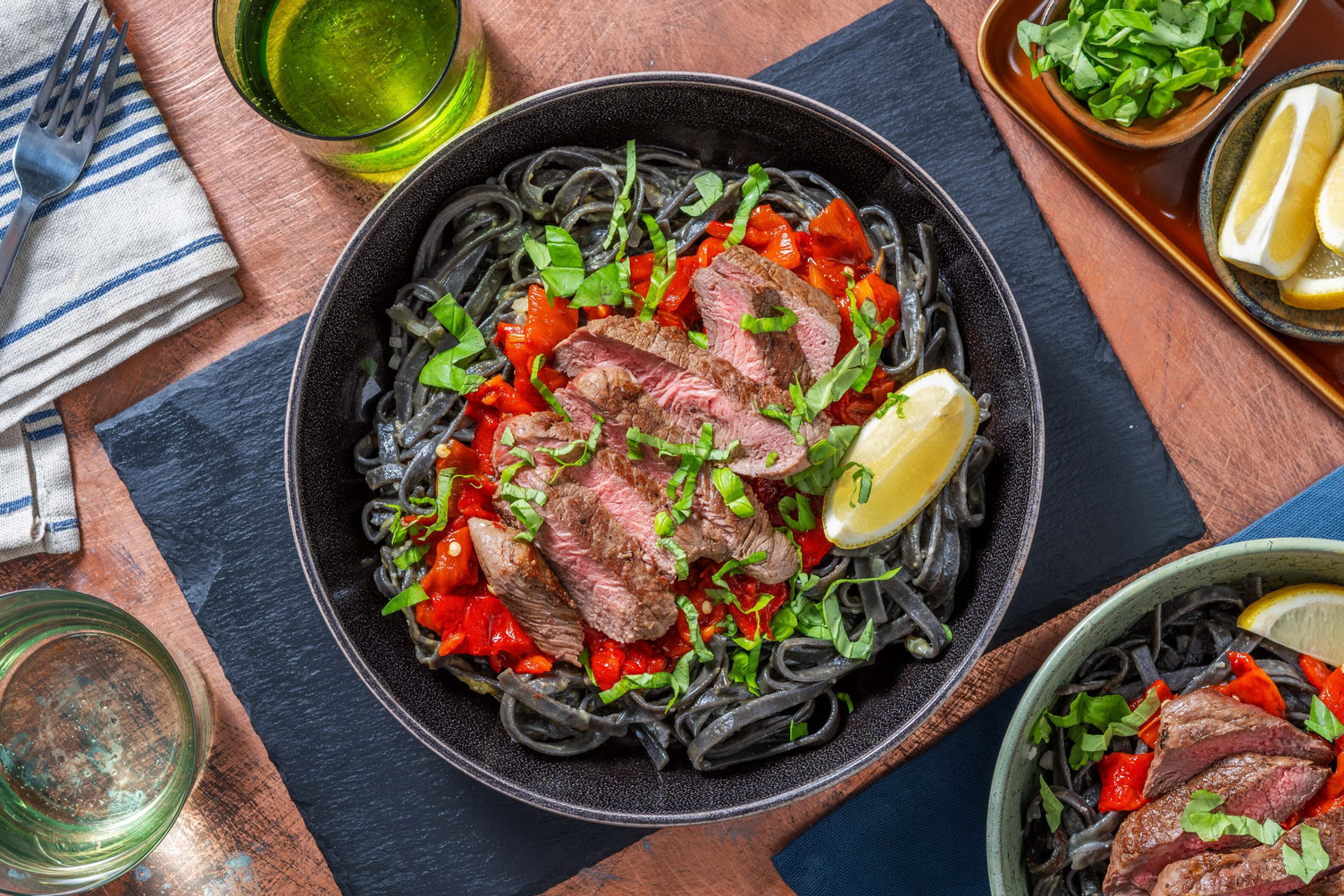 Kogelbiefstuk met zwarte inktvispasta