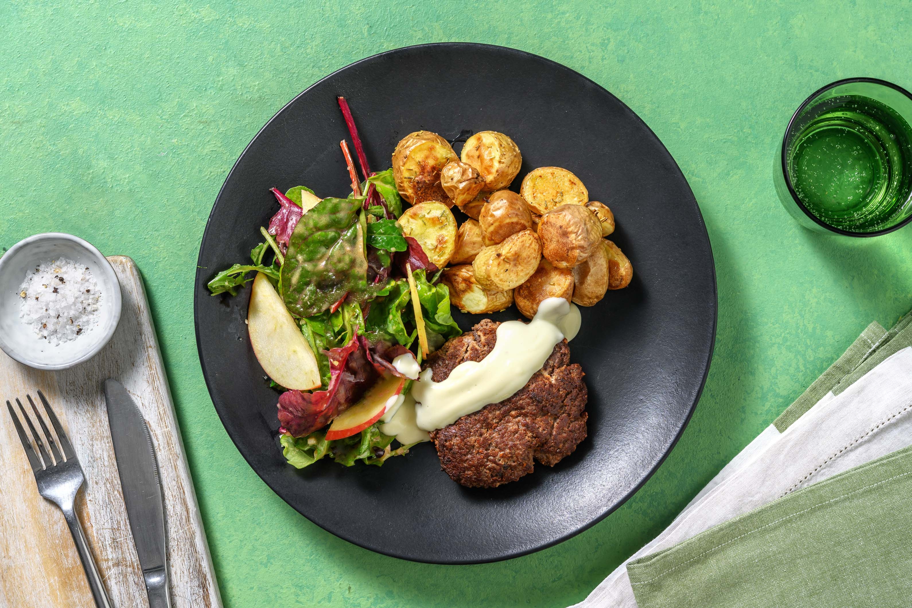 Steak haché et sauce au camembert