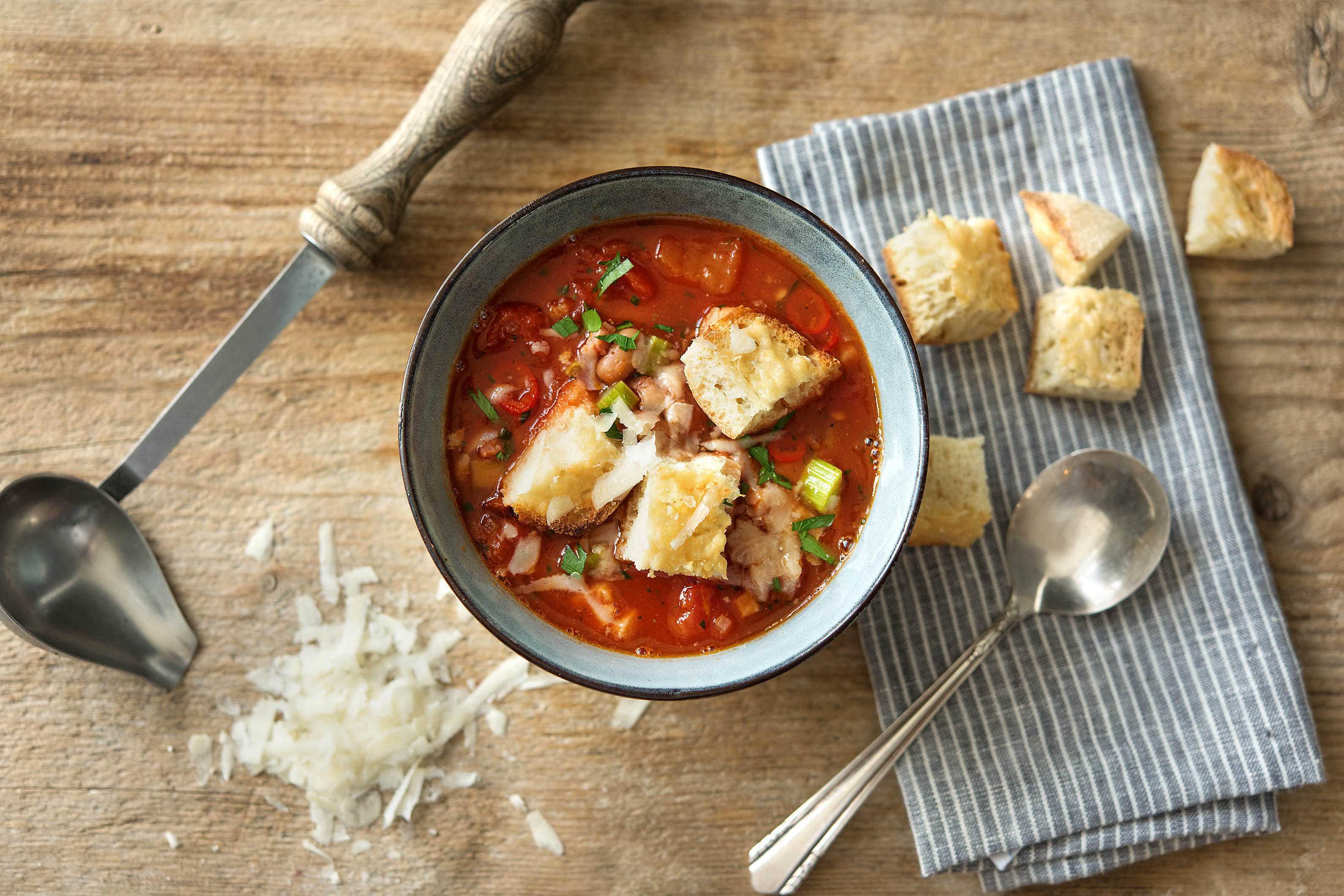 Rustikaler Gemüseeintopf mit Bacon