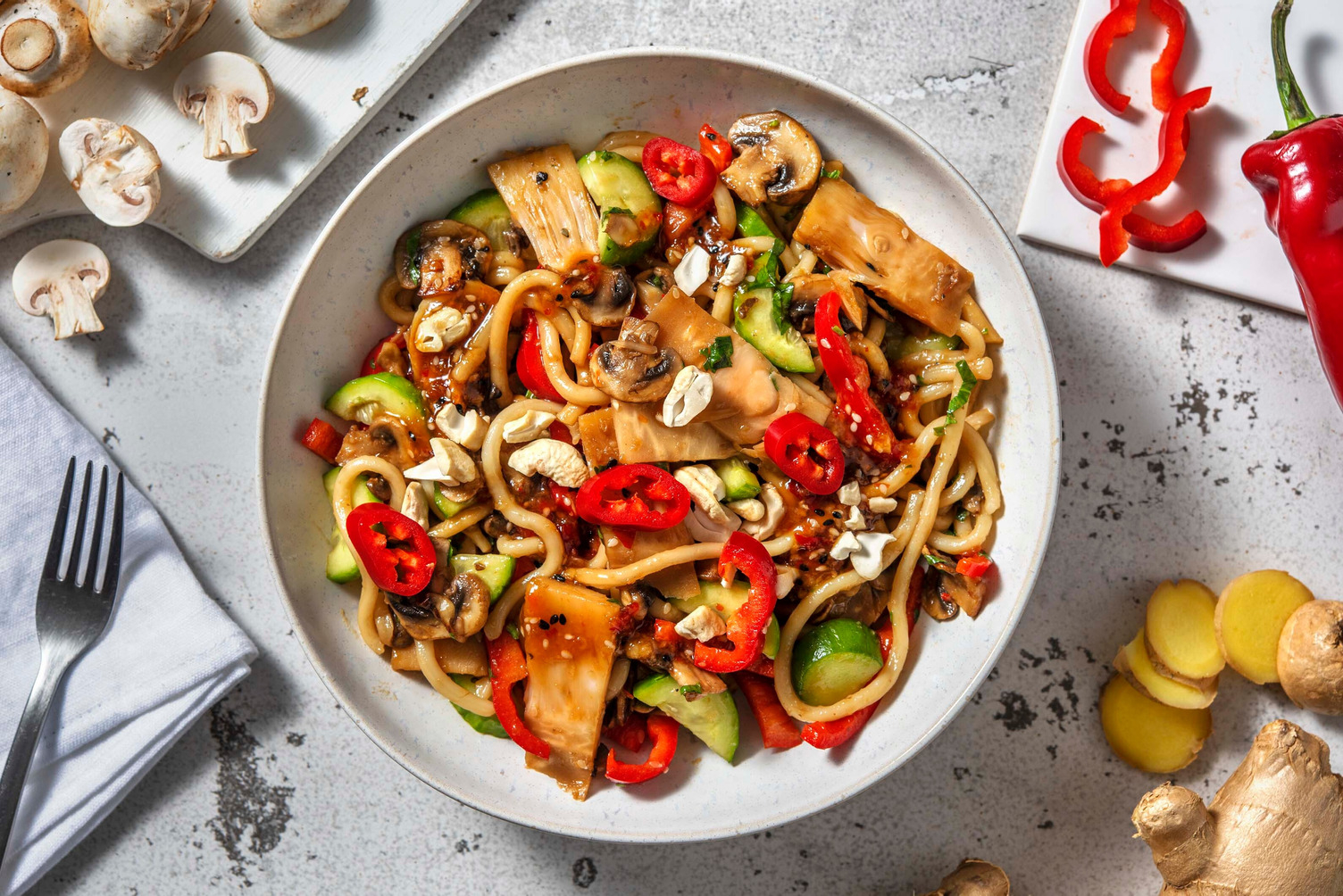 Salade fusion à l'asiatique au jacquier et noix de cajou