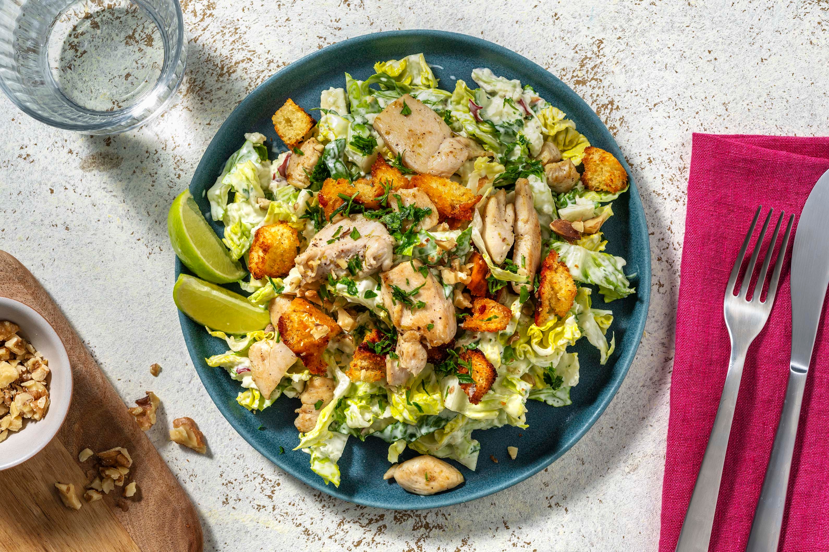 Salat nach Waldorf Art mit veganen Filetstücken