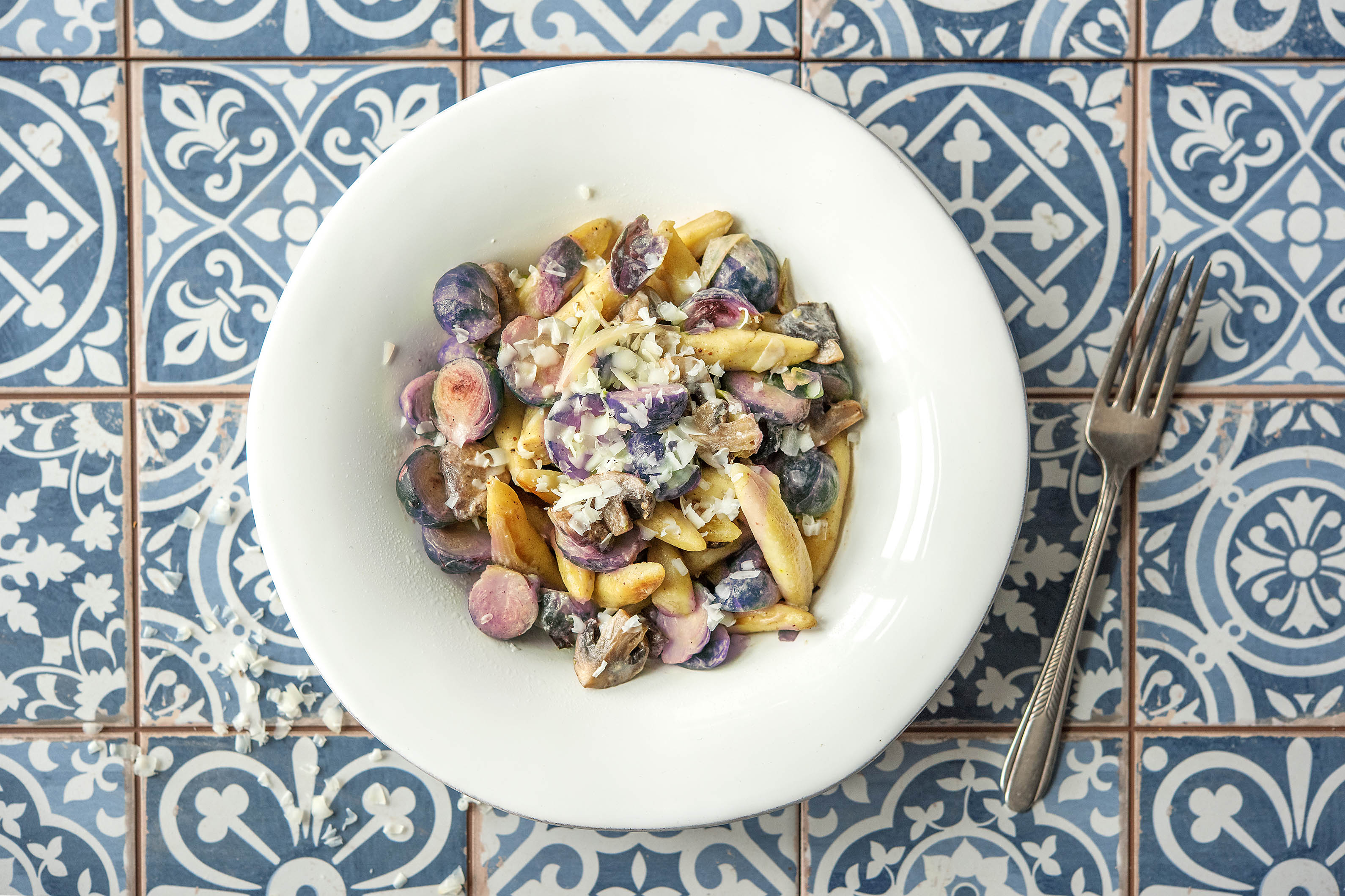 Schupfnudeln mit violettem Rosenkohl