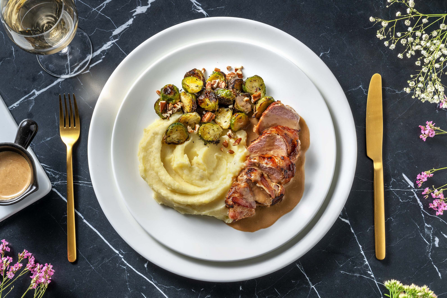 Schweinefilet im Speckmantel mit Rotweinsoße