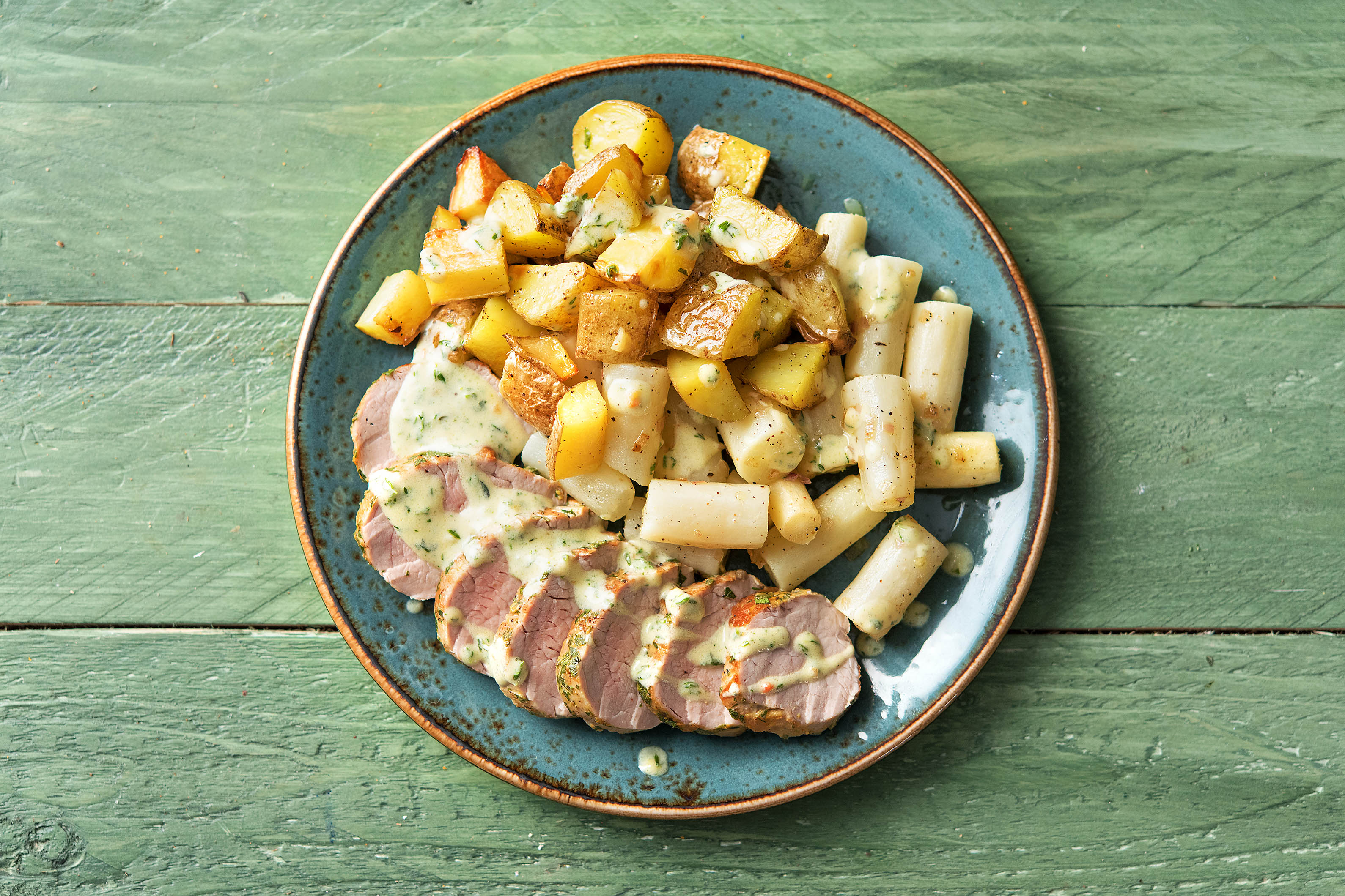 Schweinefilet mit Kräuterkruste und Schwarzwurzel-Gemüse
