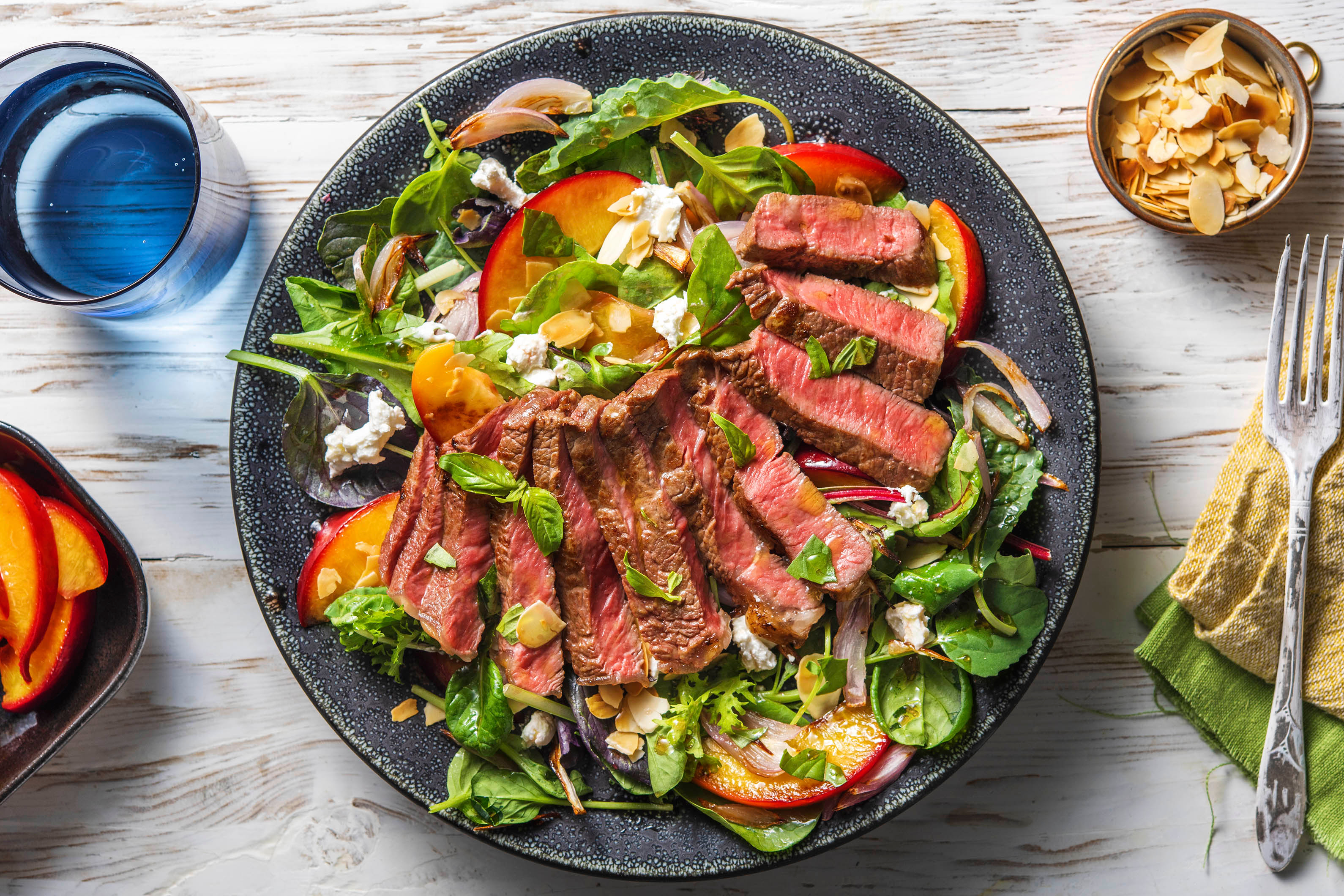 Steak poêlé et salade de nectarines noircies