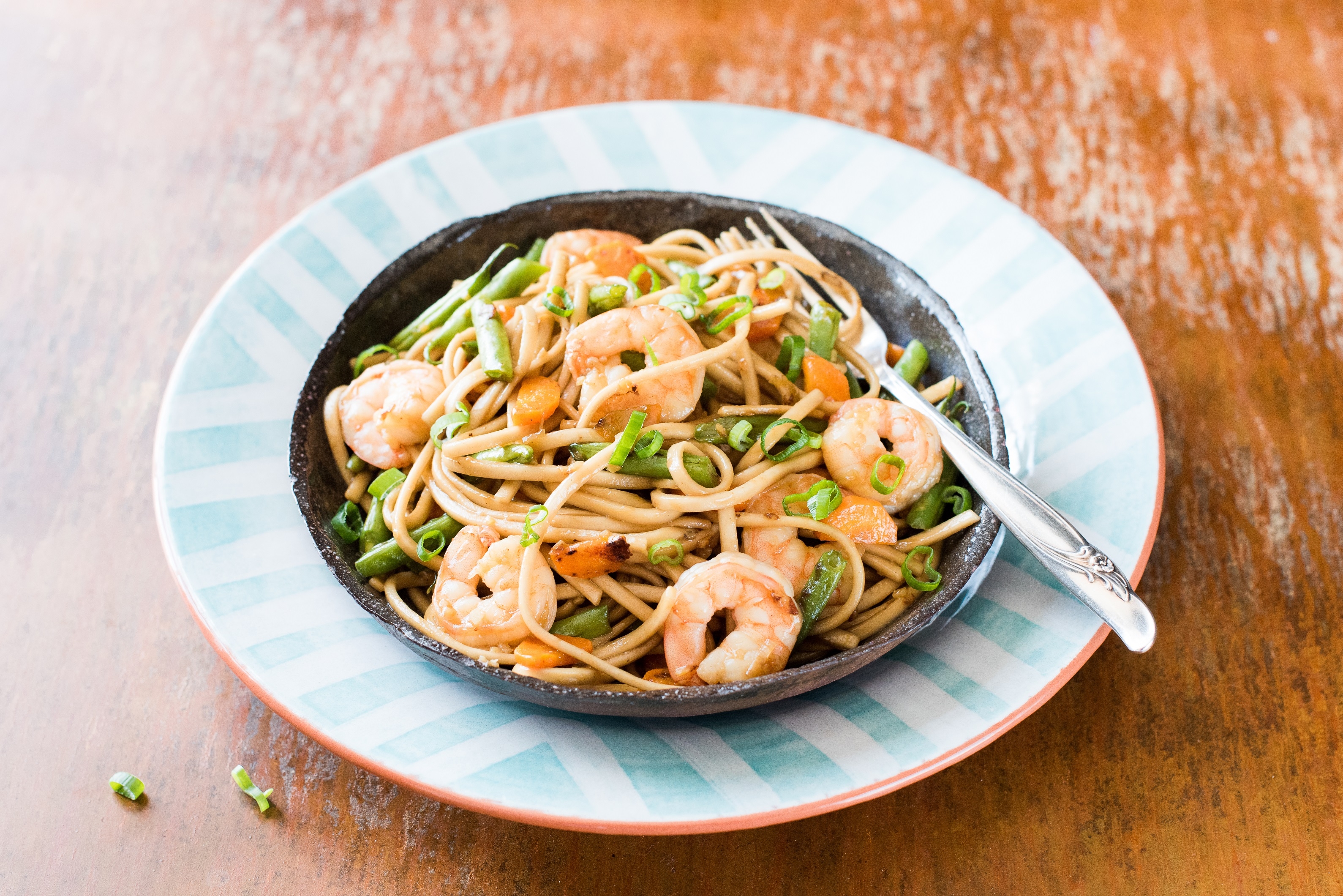 Shrimp Udon with Green Beans and Carrots