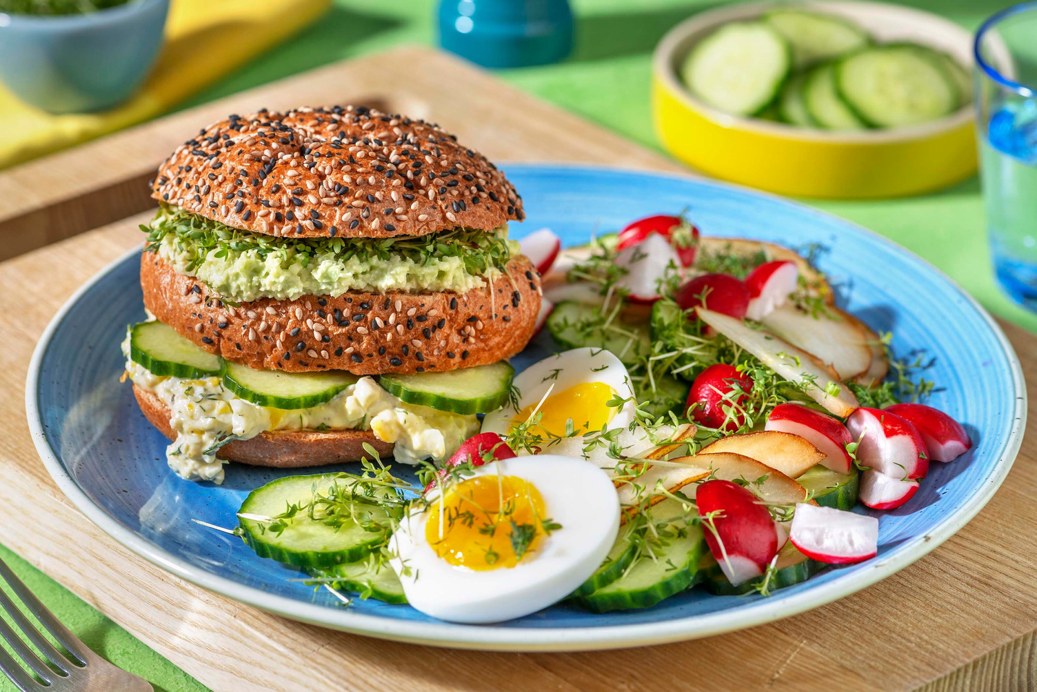 Smörgåstårta garni de salade aux œufs maison