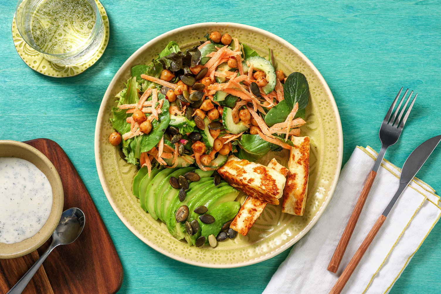 Sommer Bowl mit Halloumisticks & Röst-Kichererbsen