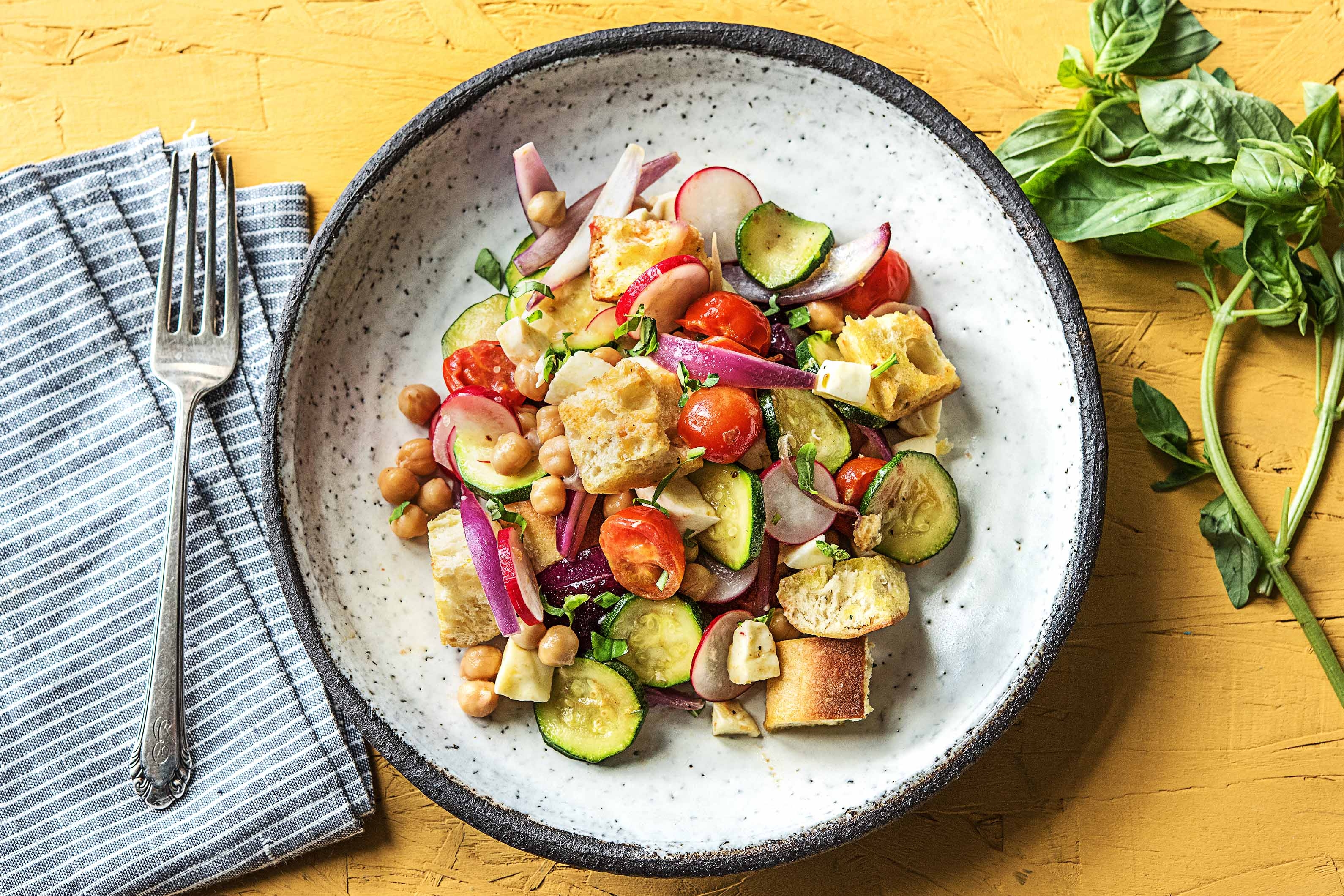 Sommerlicher Brotsalat