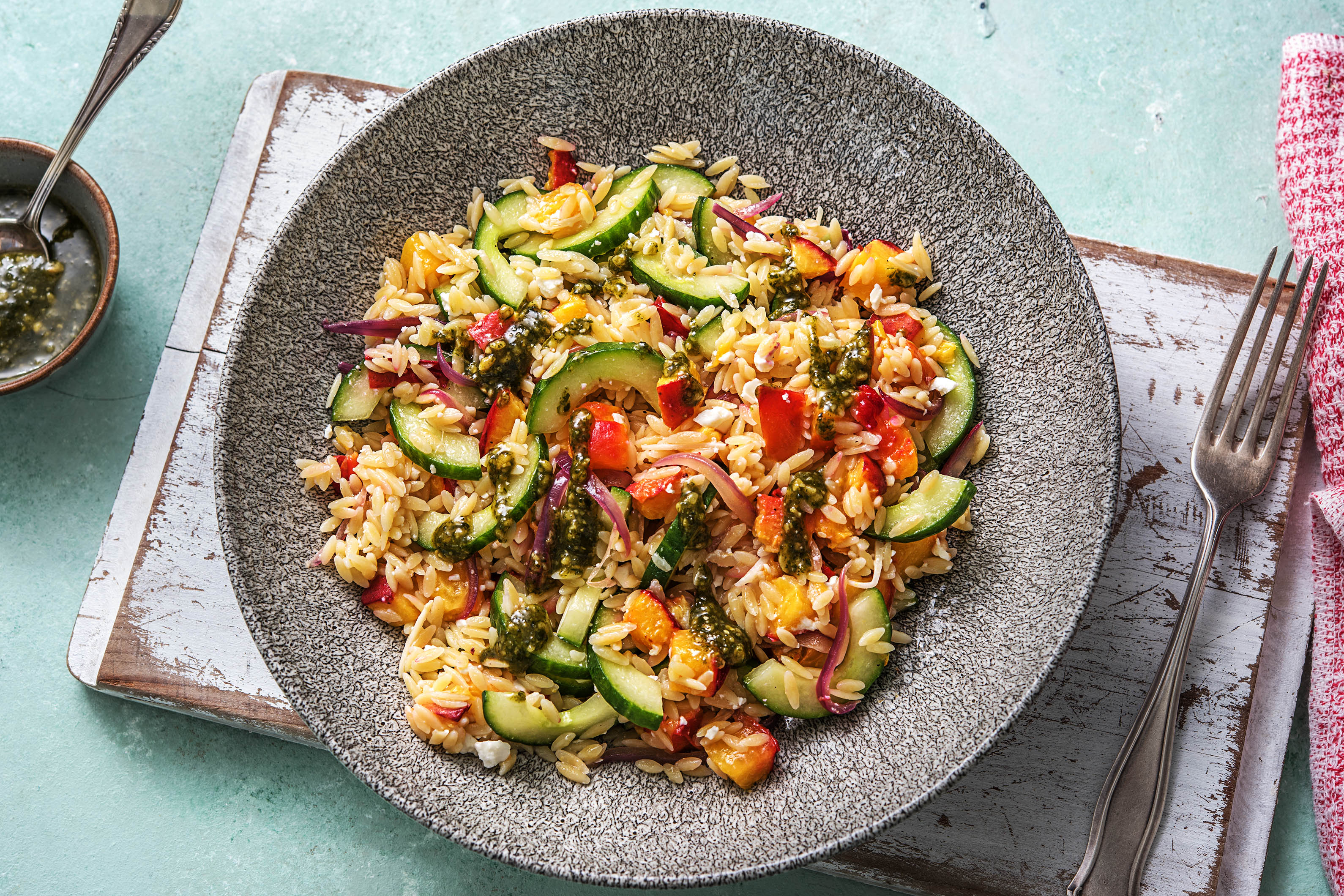 Sommerlicher Orzo-Salat mit Nektarine