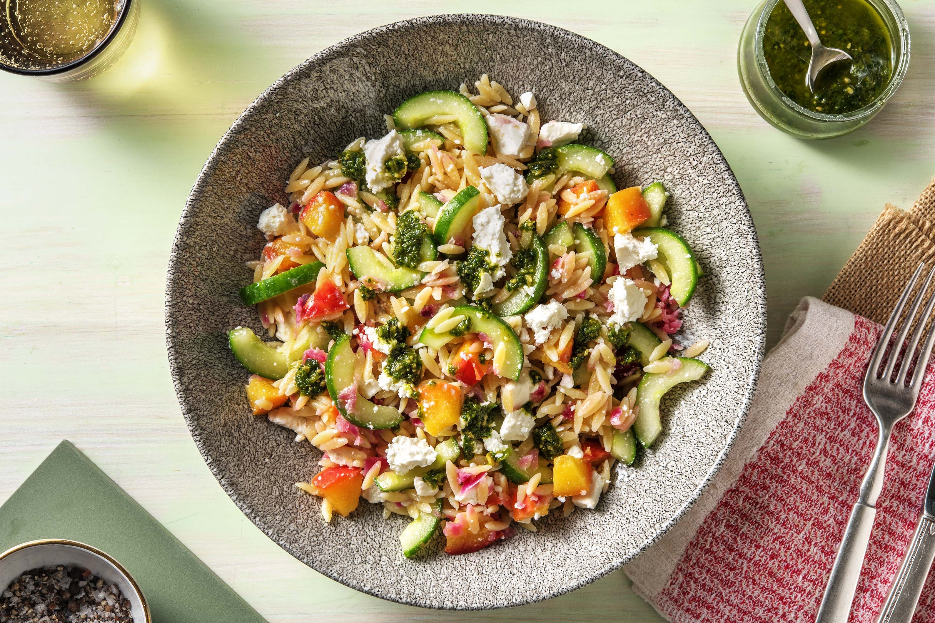 Sommerlicher Orzo-Salat mit Nektarine