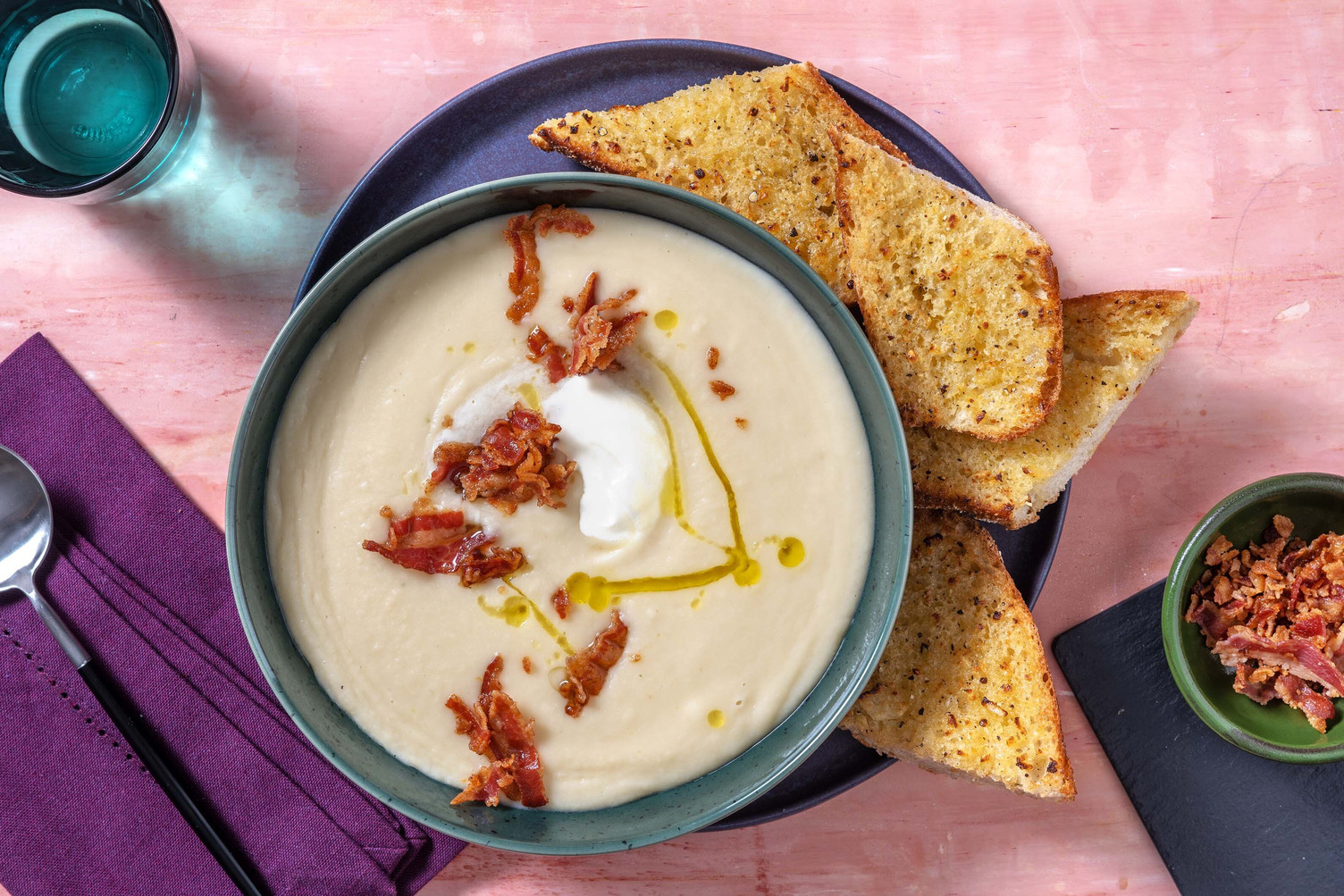 Soupe de panais à l’huile de truffe et au lard croustillant