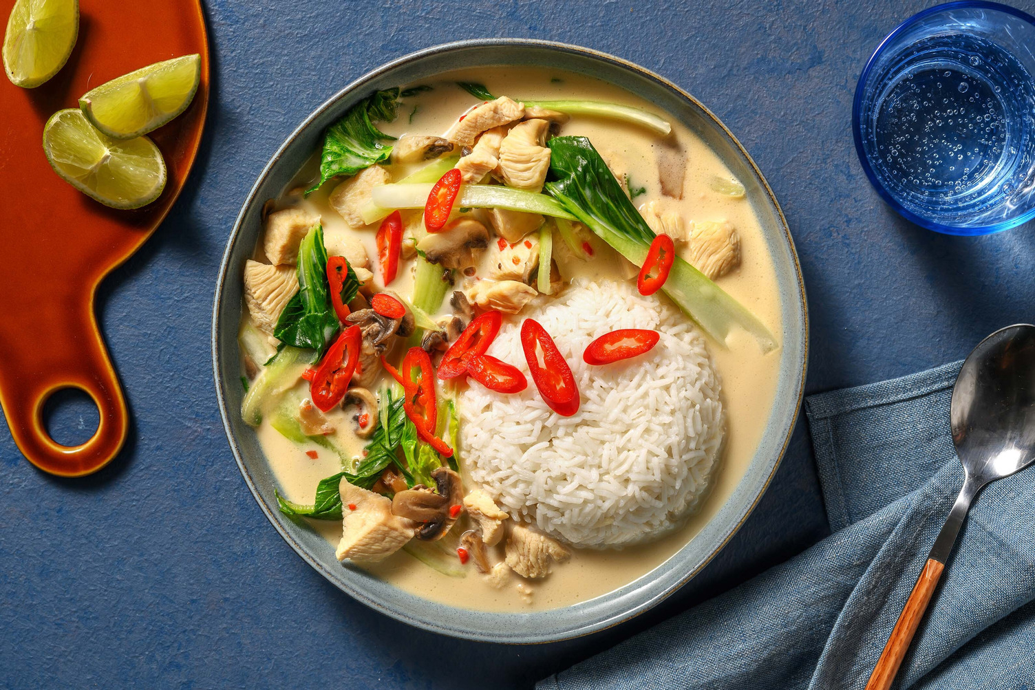 Tom kha kai soep met kip en kokosmelk