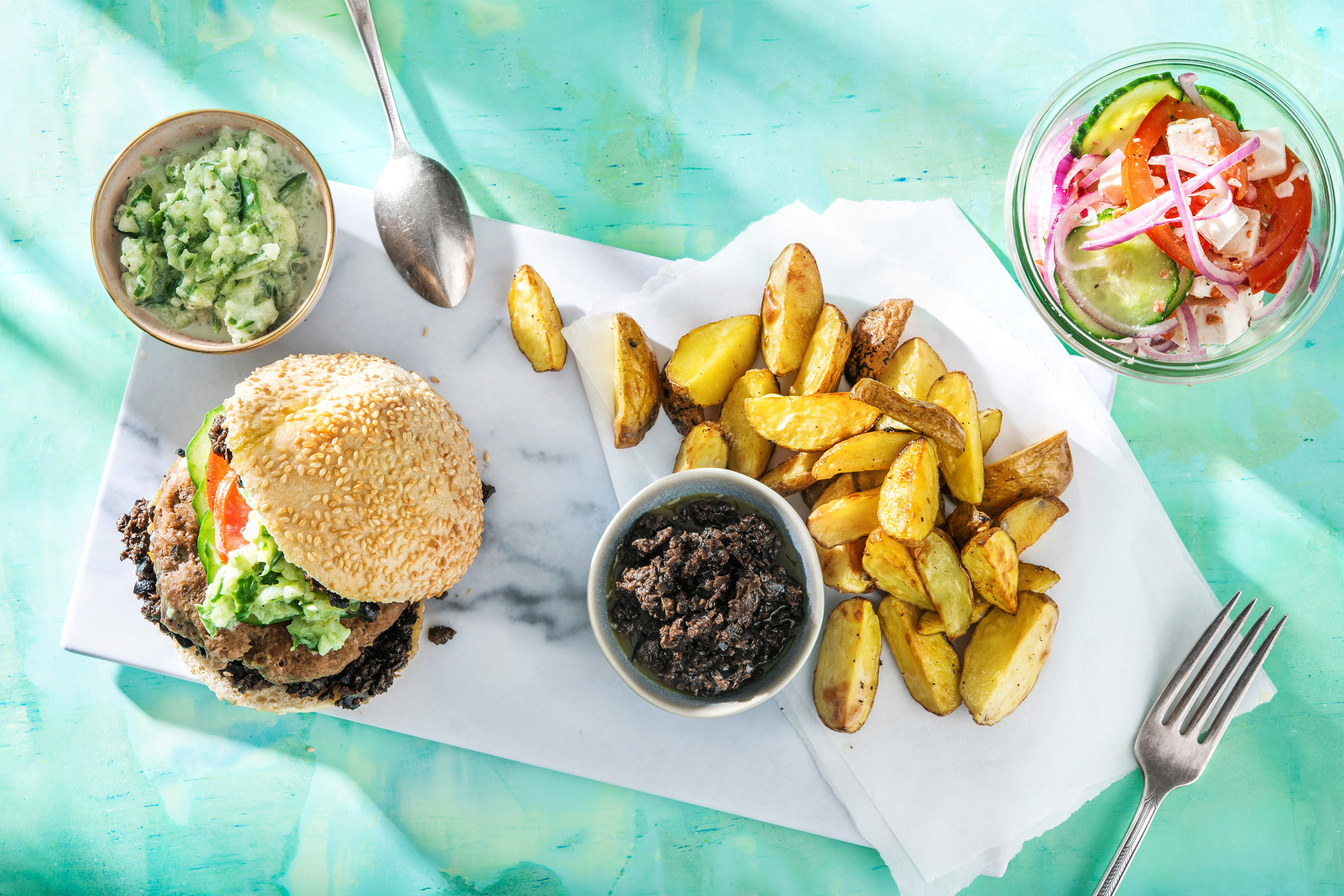 Souvlaki-Burger mit Oliventapenade