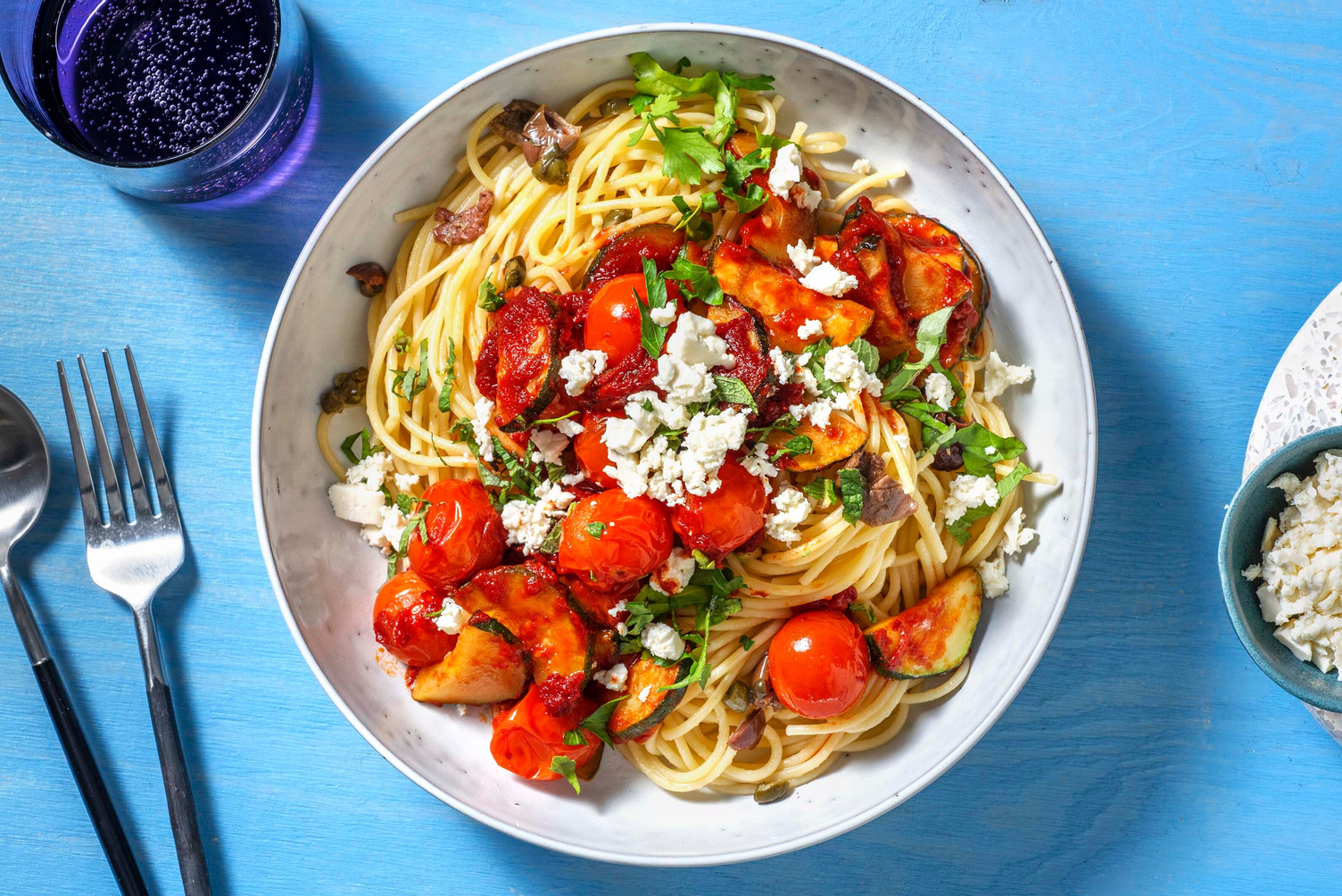 Mediterrane spaghetti met courgette en feta