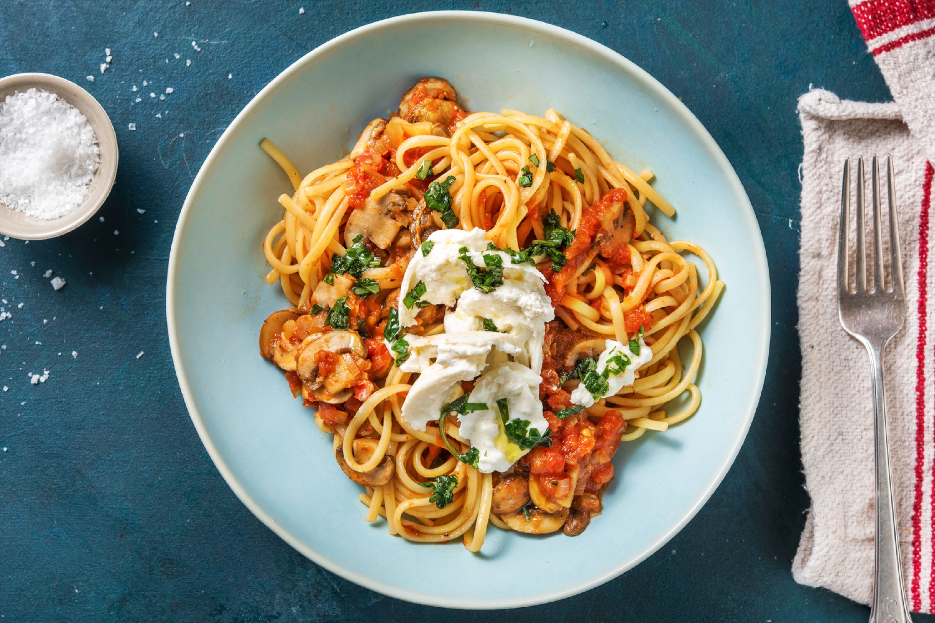 Linguines et sauce arrabiata aux champignons