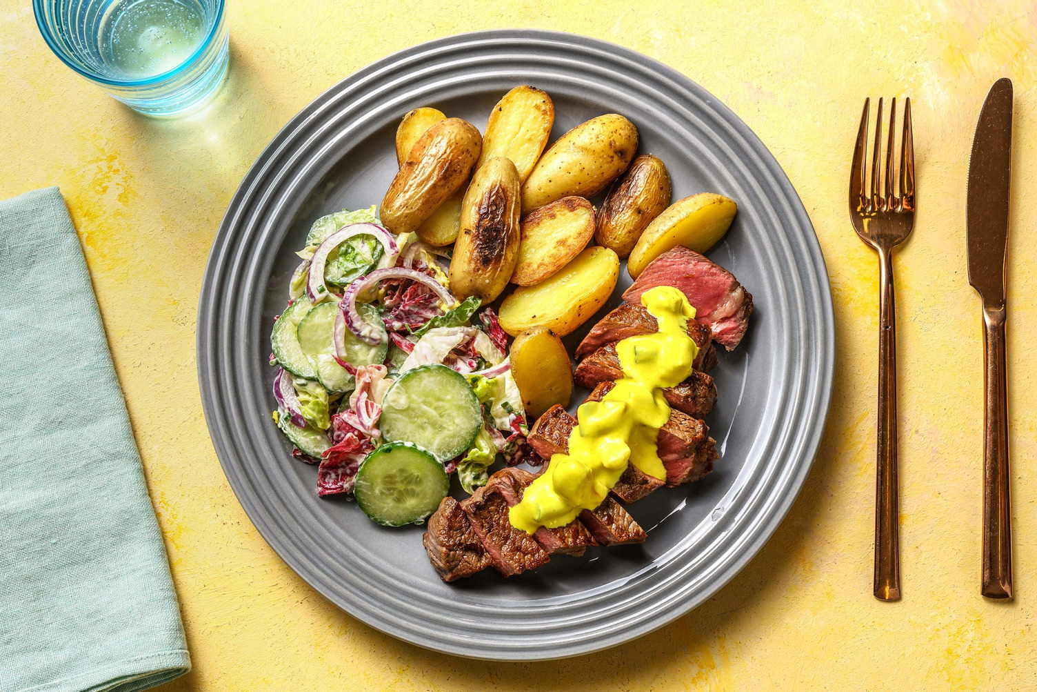 Steak au piccallili et grenailles rissolées