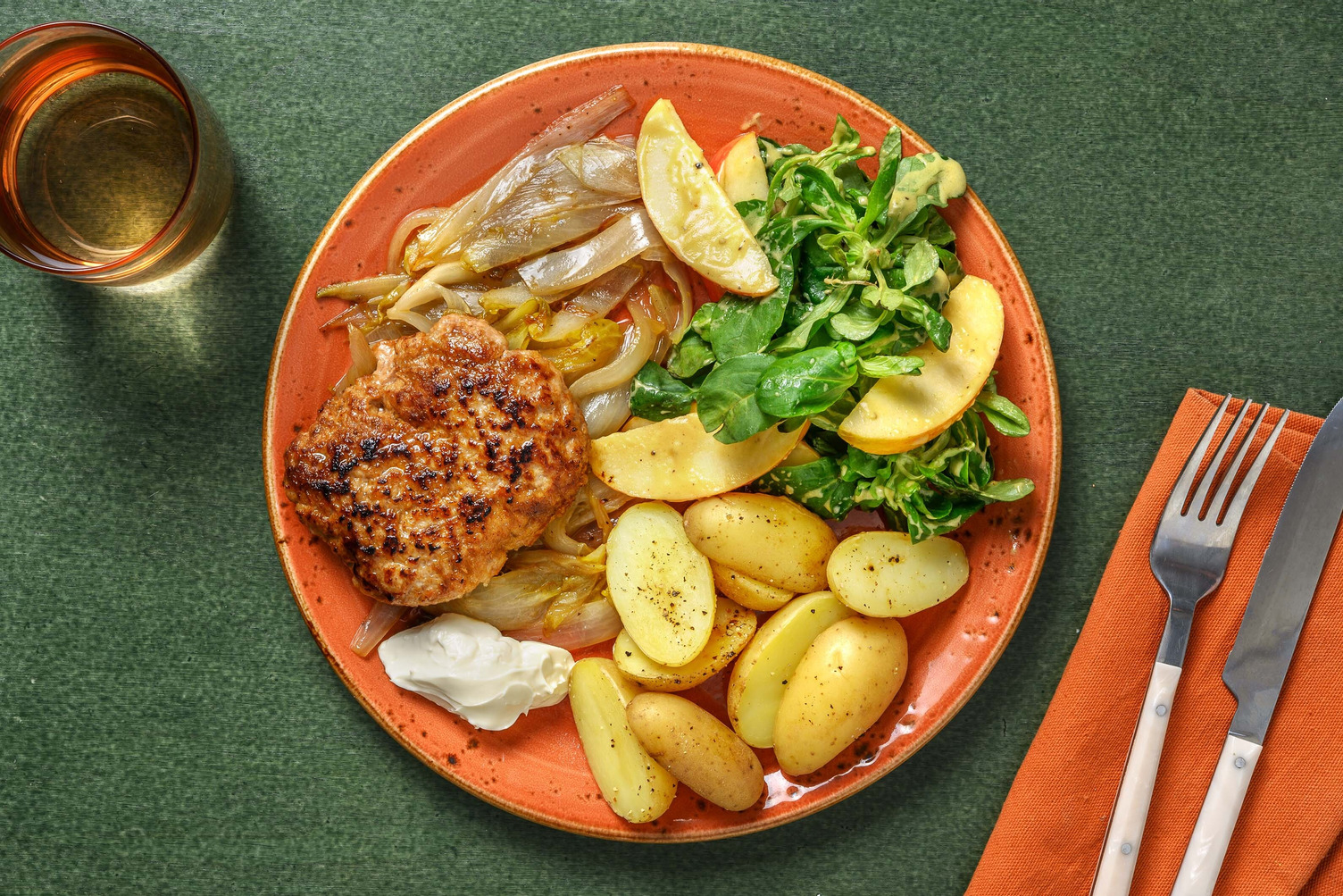 Steak haché de sanglier, chicon caramélisé et grenailles