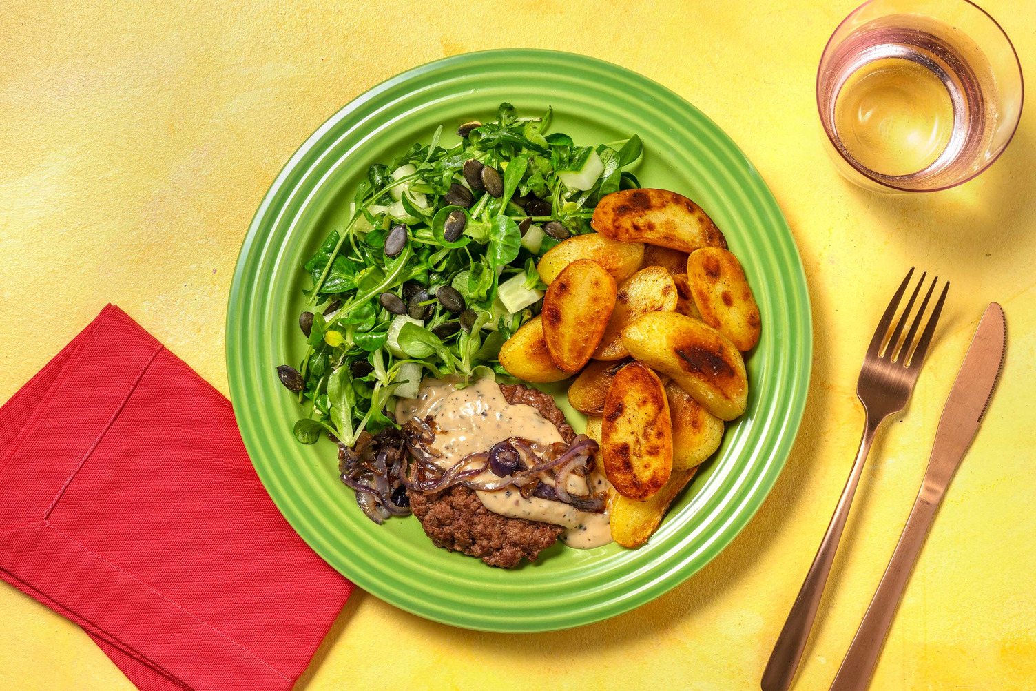 Steak haché en sauce au poivre noir