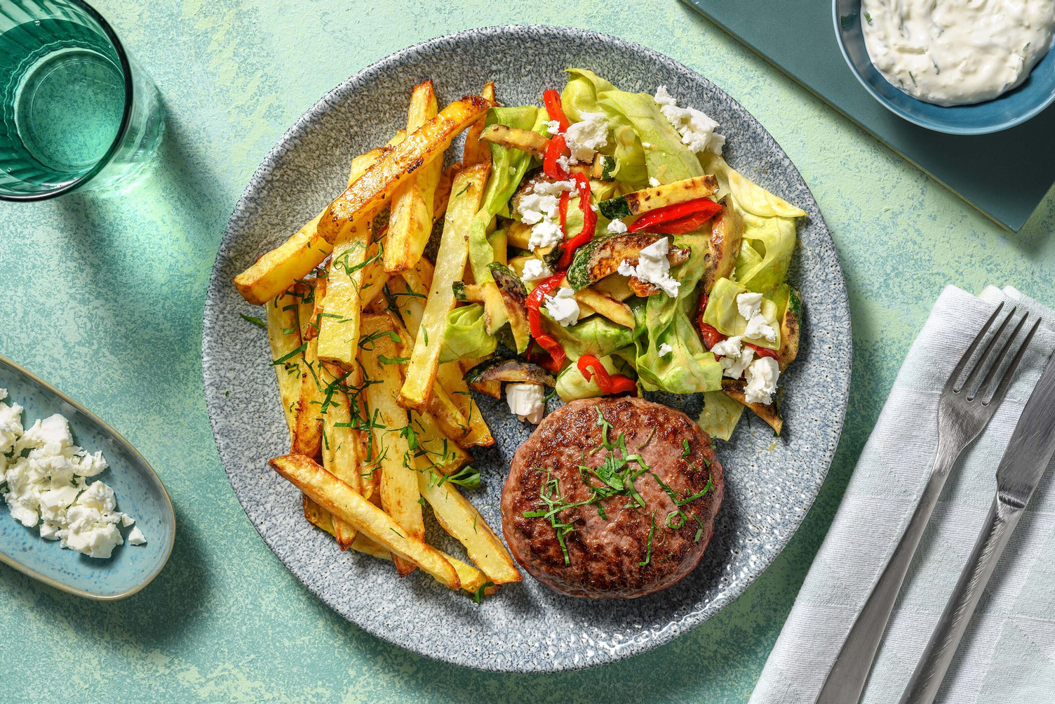 Rundertartaar met een salade van gegrilde groenten