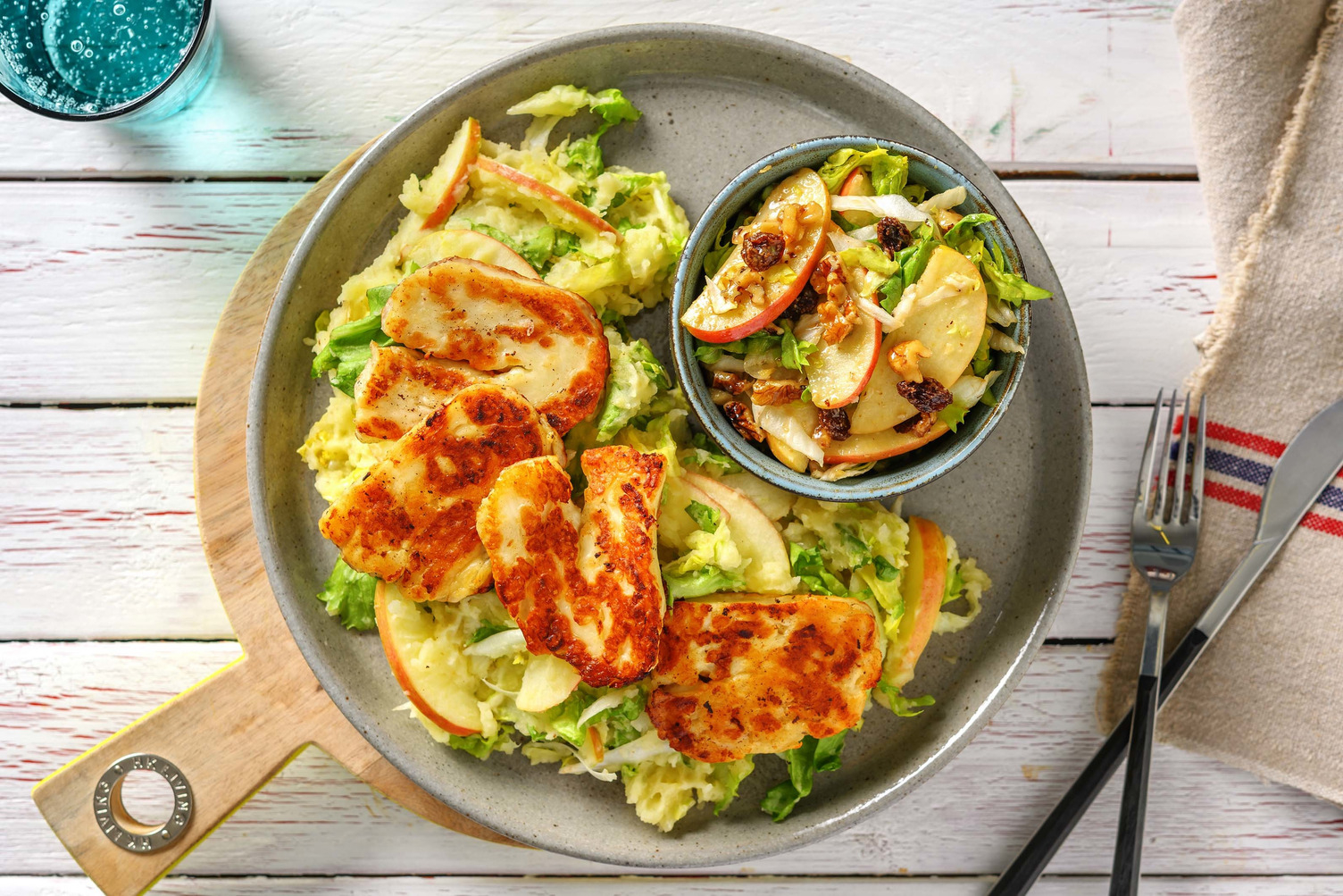 Frisse stoemp met rauwe andijvie en halloumi