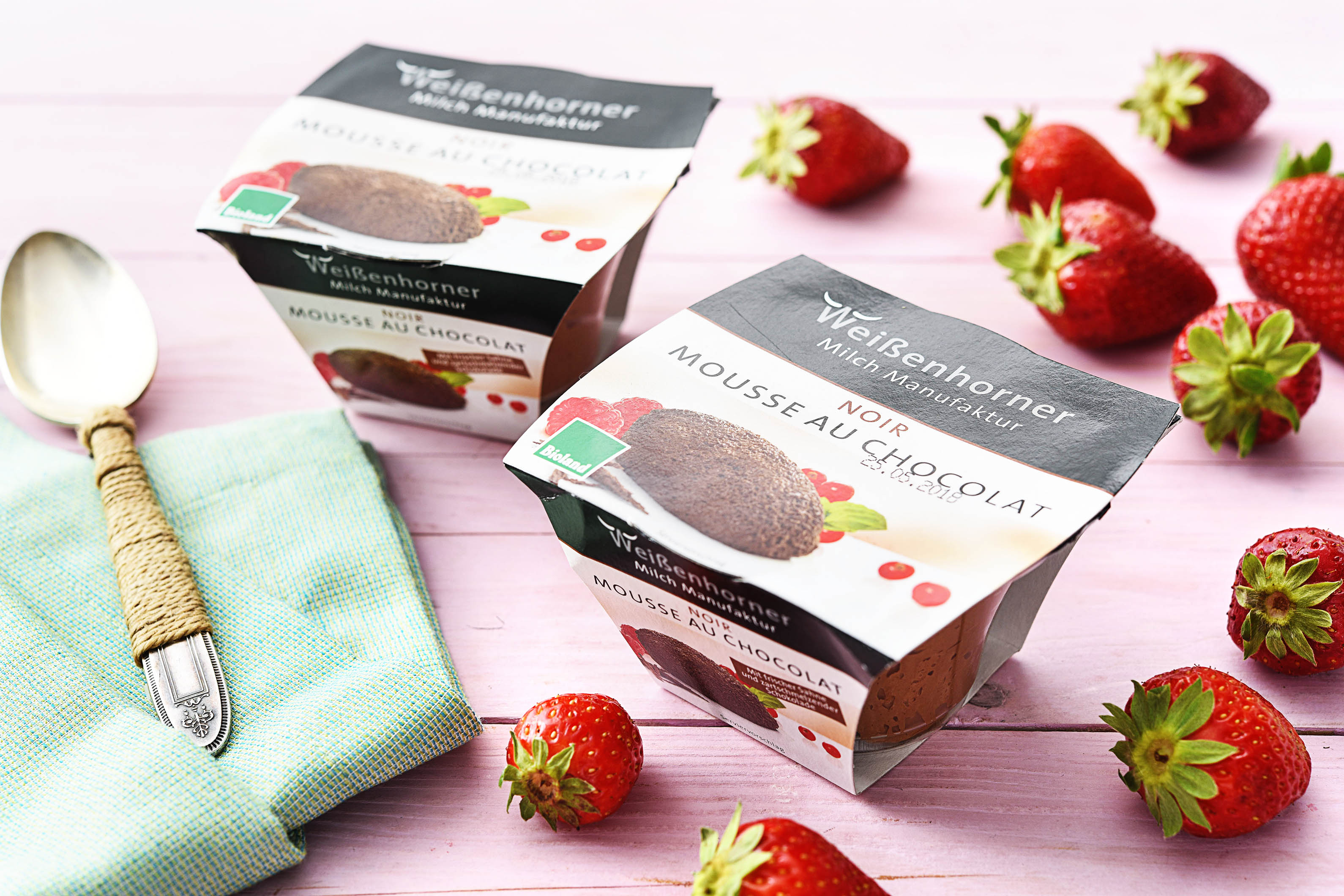 Mousse au chocolat rapide avec des fraises fraîches (2x 80gr / prêt-à-manger)