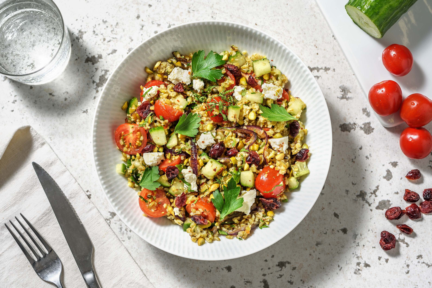 Tabouleh met tomaat, komkommer en pistachenoten