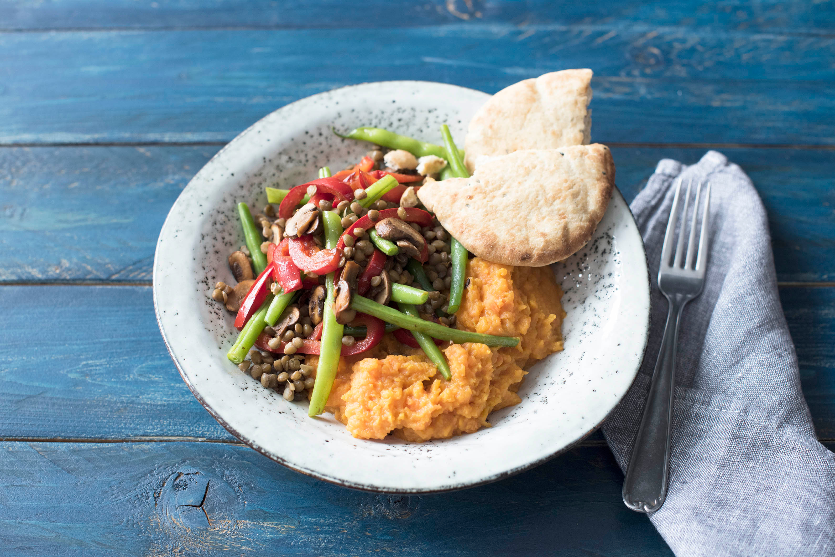 Tandoori-Süsskartoffel-Karotten-Püree mit Linsengemüse,