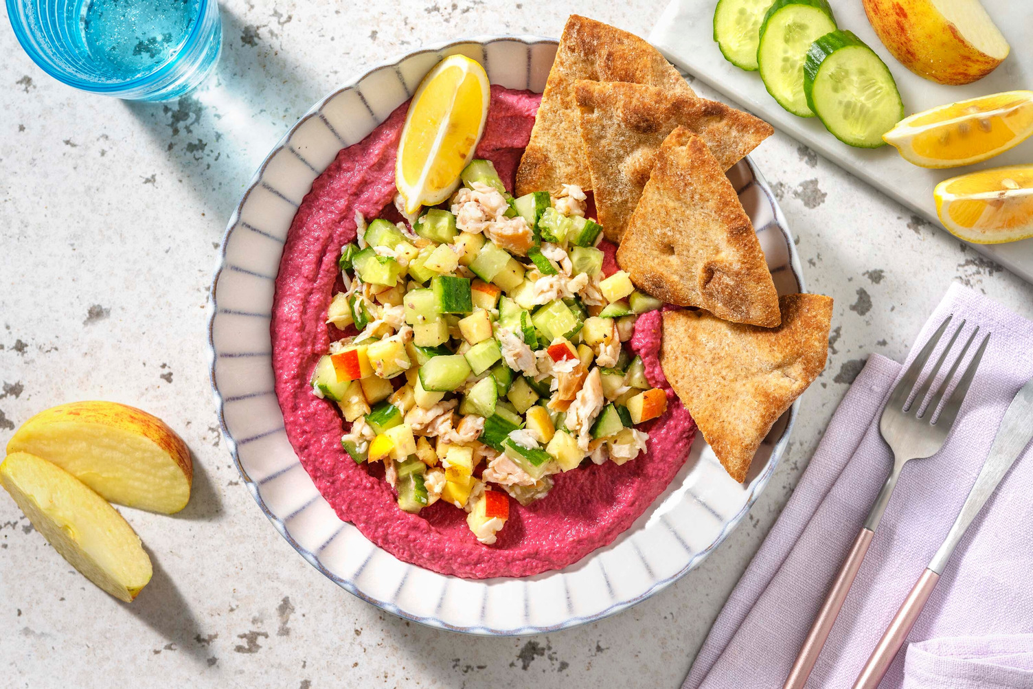 Tartinade de betterave rouge et salade de truite fumée