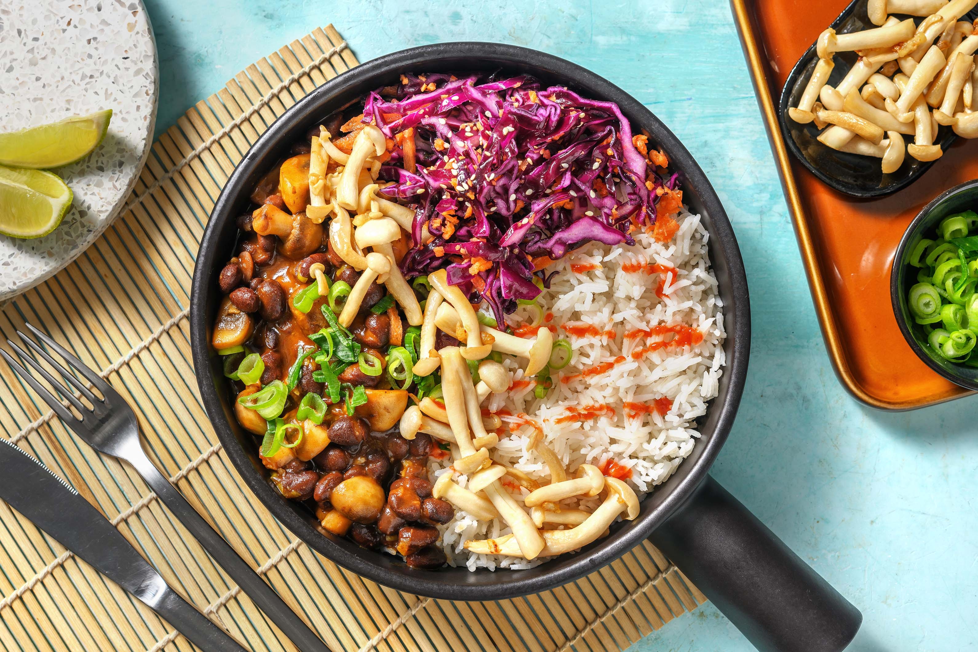 Teriyaki-Bohnen mit Rotkohl-Karotten-Slaw