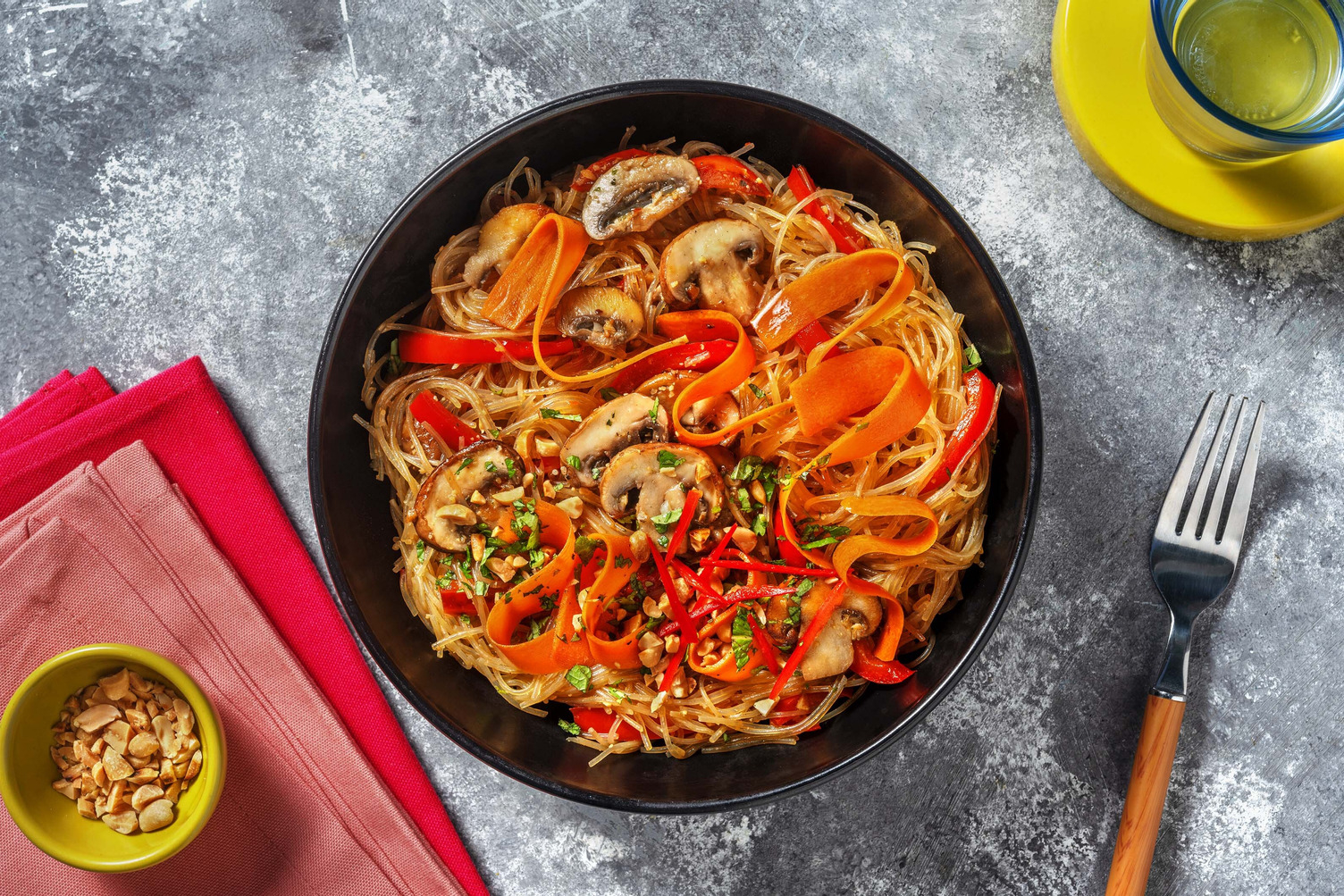 Thai-Glasnudelsalat mit Limetten-Chili-Dressing