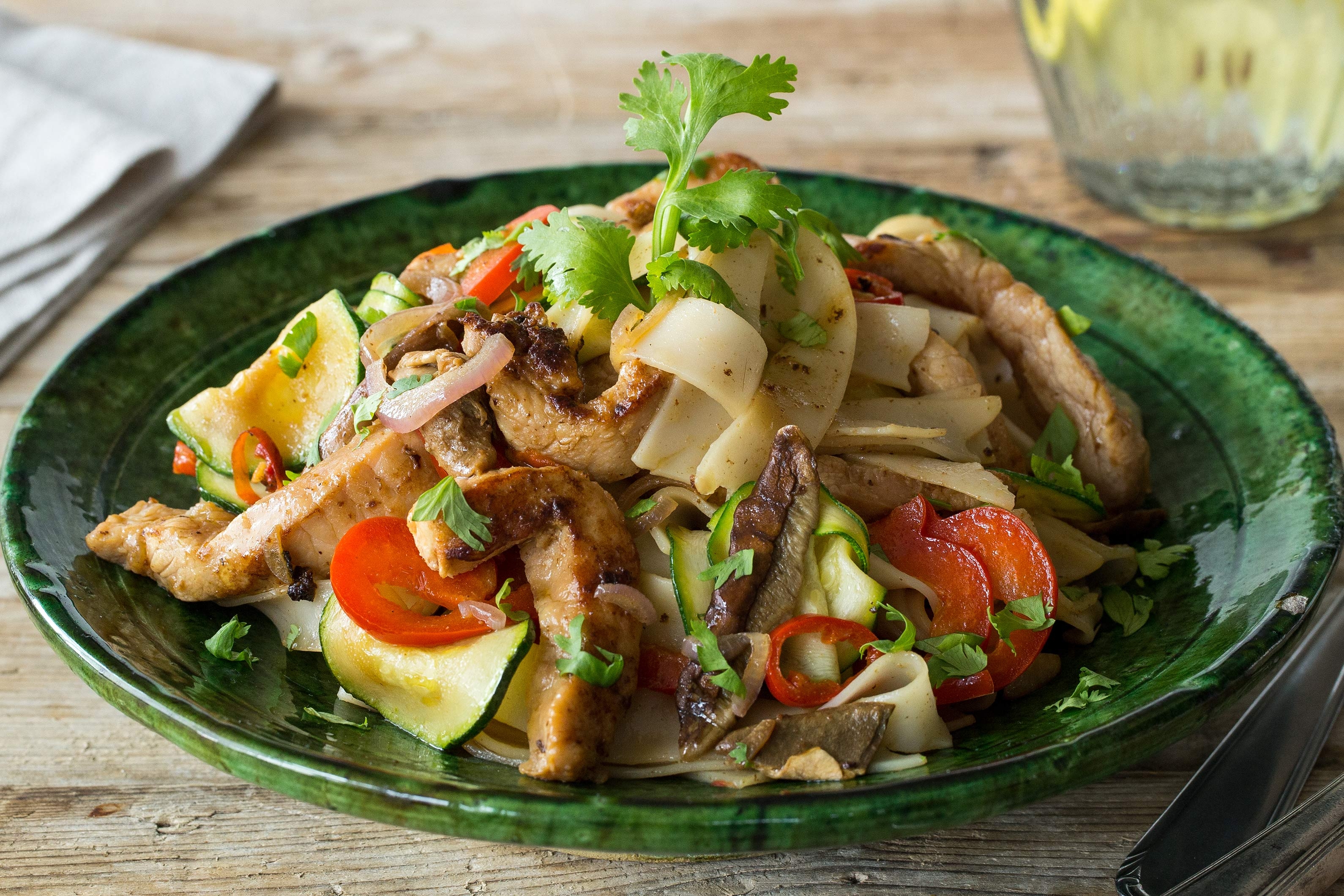 Thai-Street Food: Reisnudel-Bratpfanne