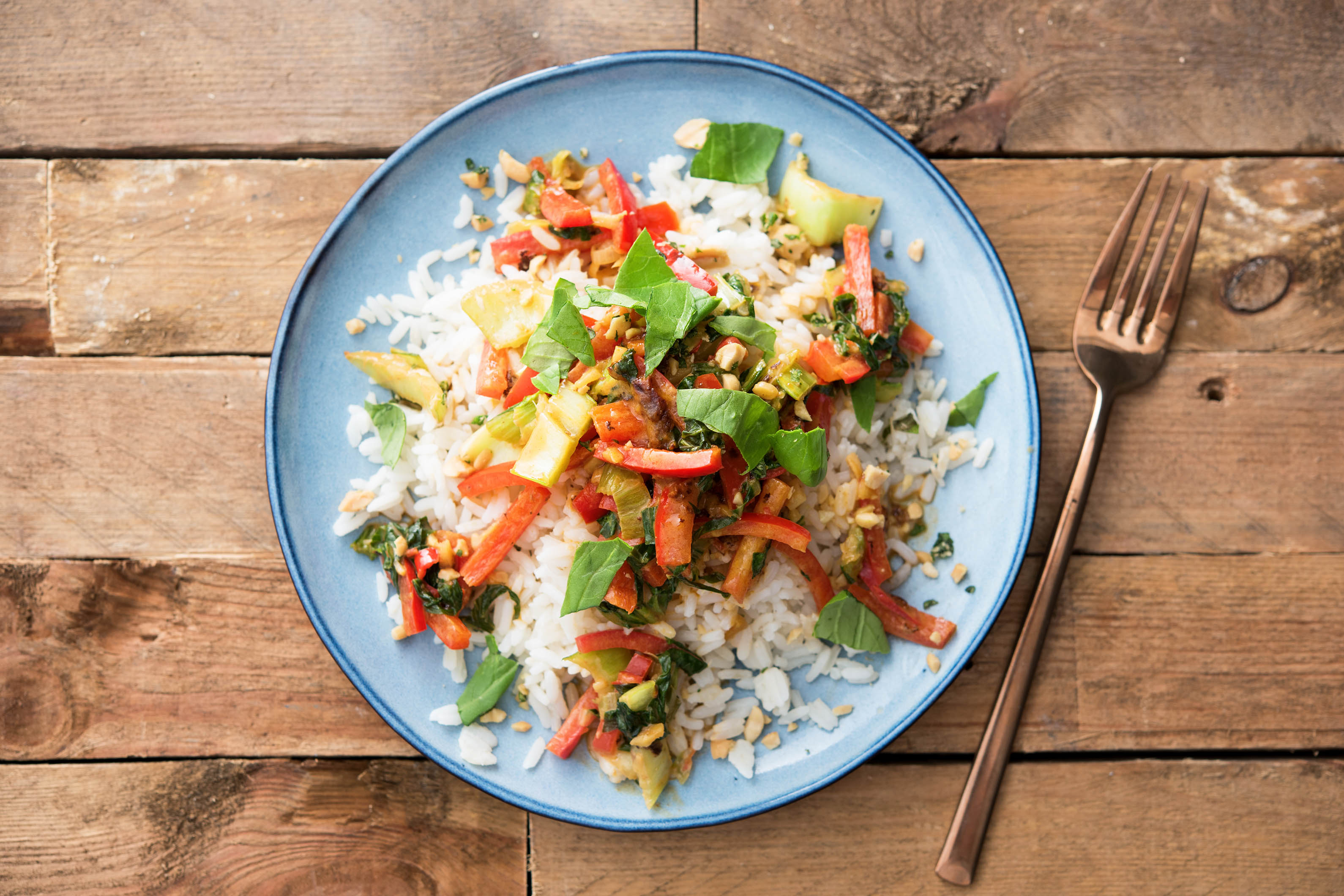 Thailändische Nuss-Gemüse-Pfanne