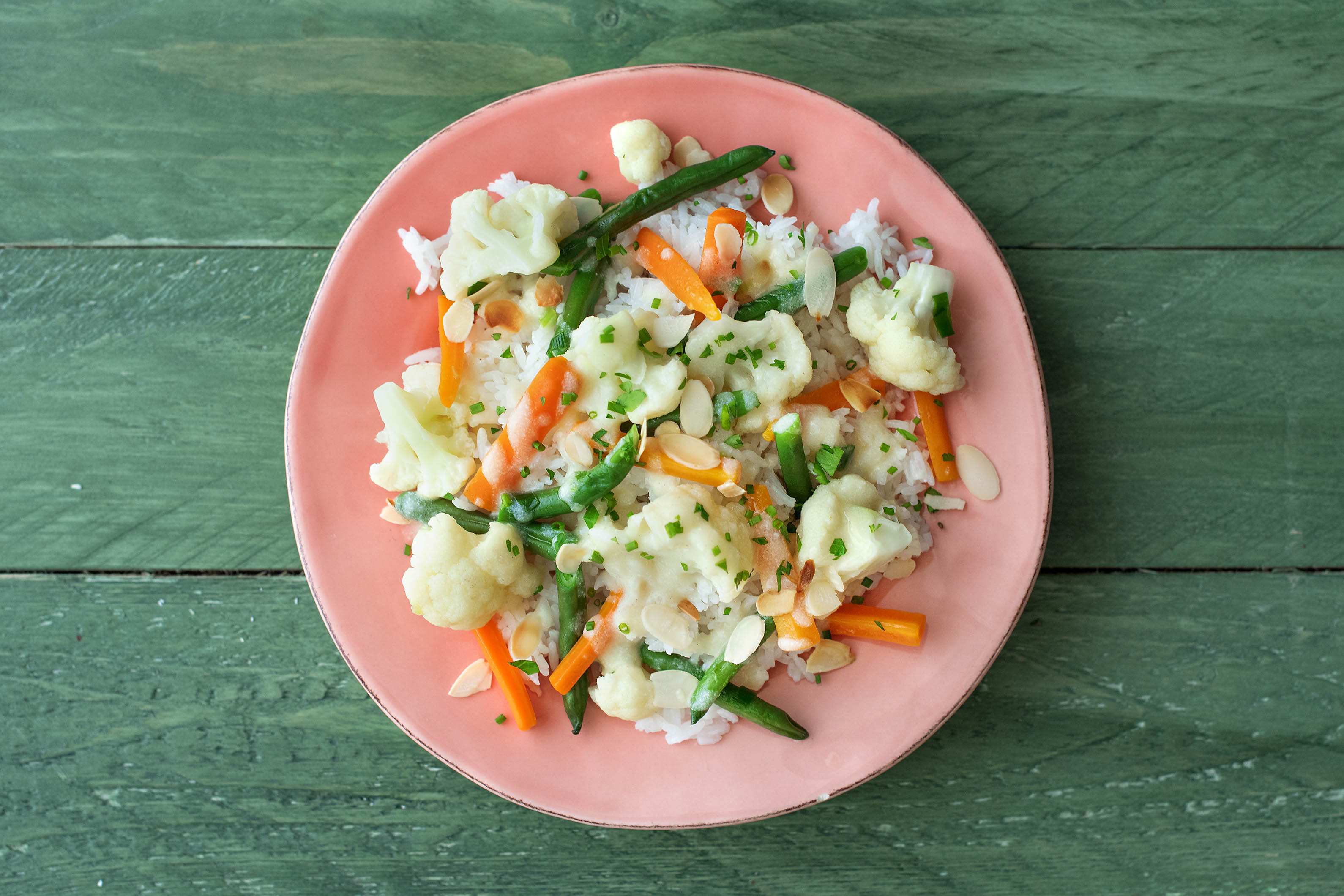 Knackiges Sommergemüse mit köstlicher Senfsoße,