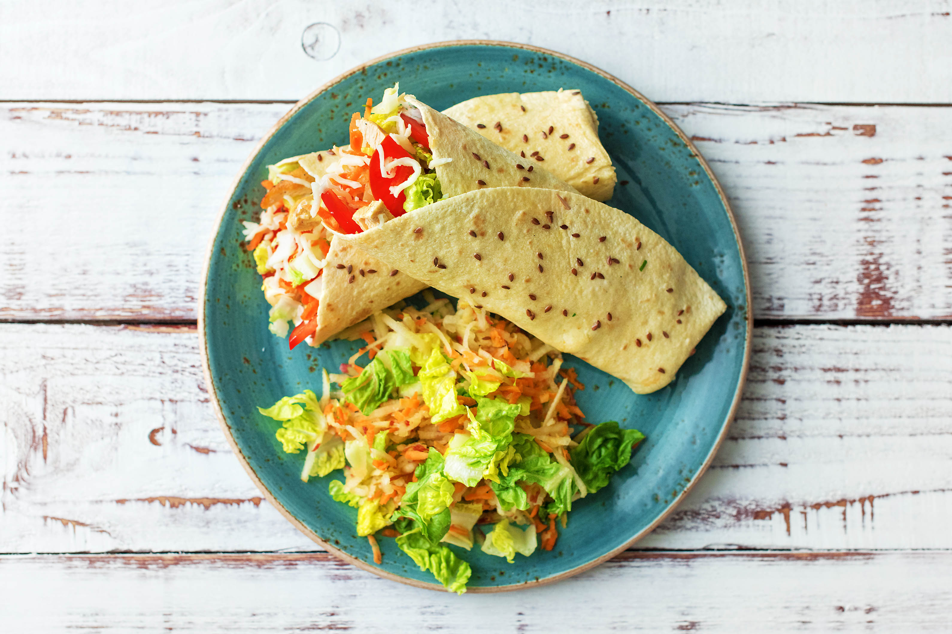 Lecker gefüllte Hähnchen-Caesar-Wraps