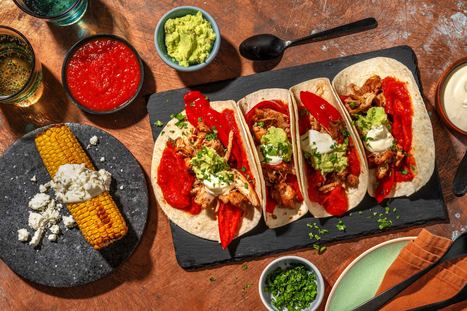 Tortillas de poulet effiloché et salsa au poivron