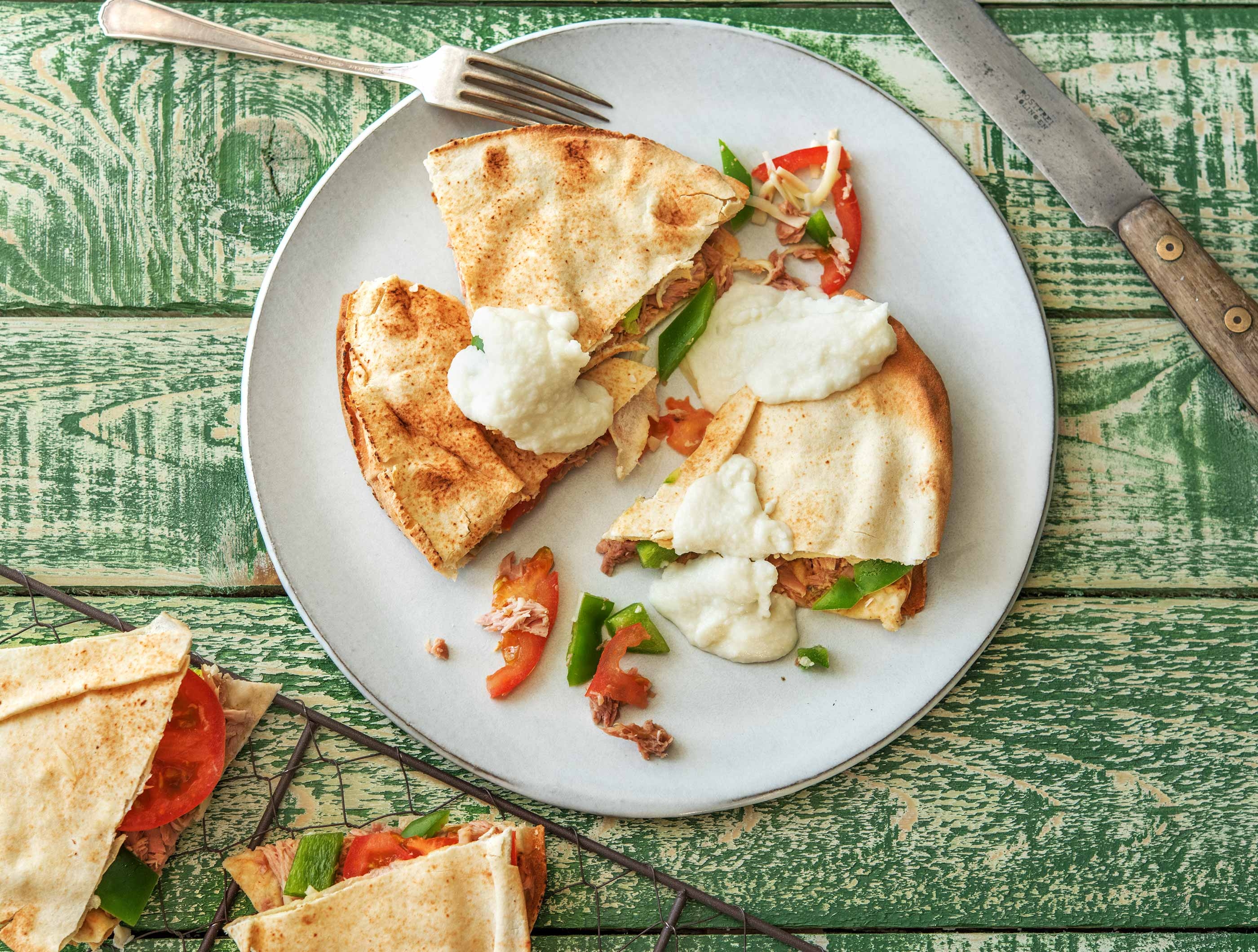 Tuna melt met bloemkool-knoflooksaus