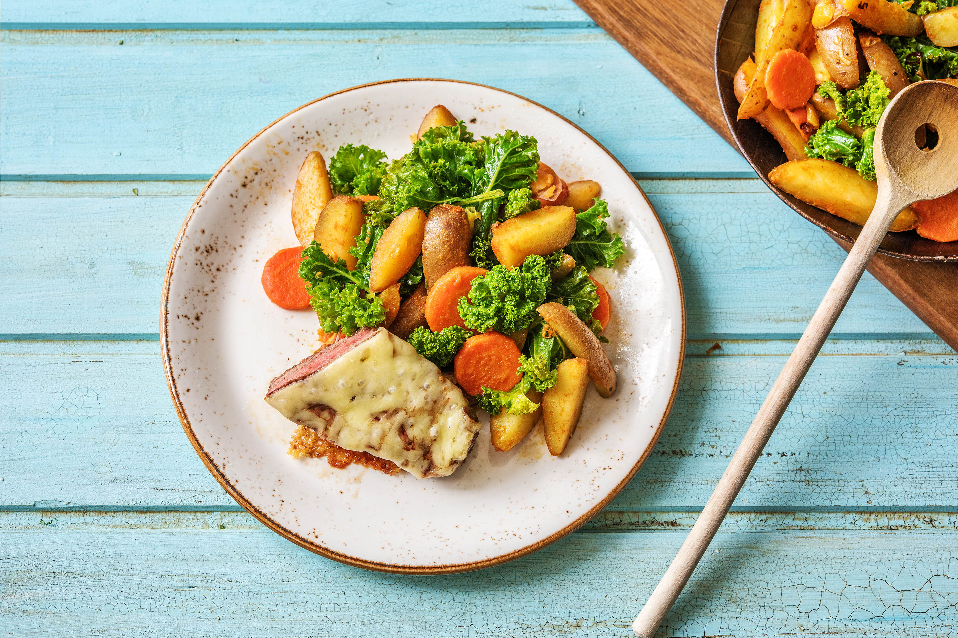 Überbackenes Rumpsteak mit Bergkäse