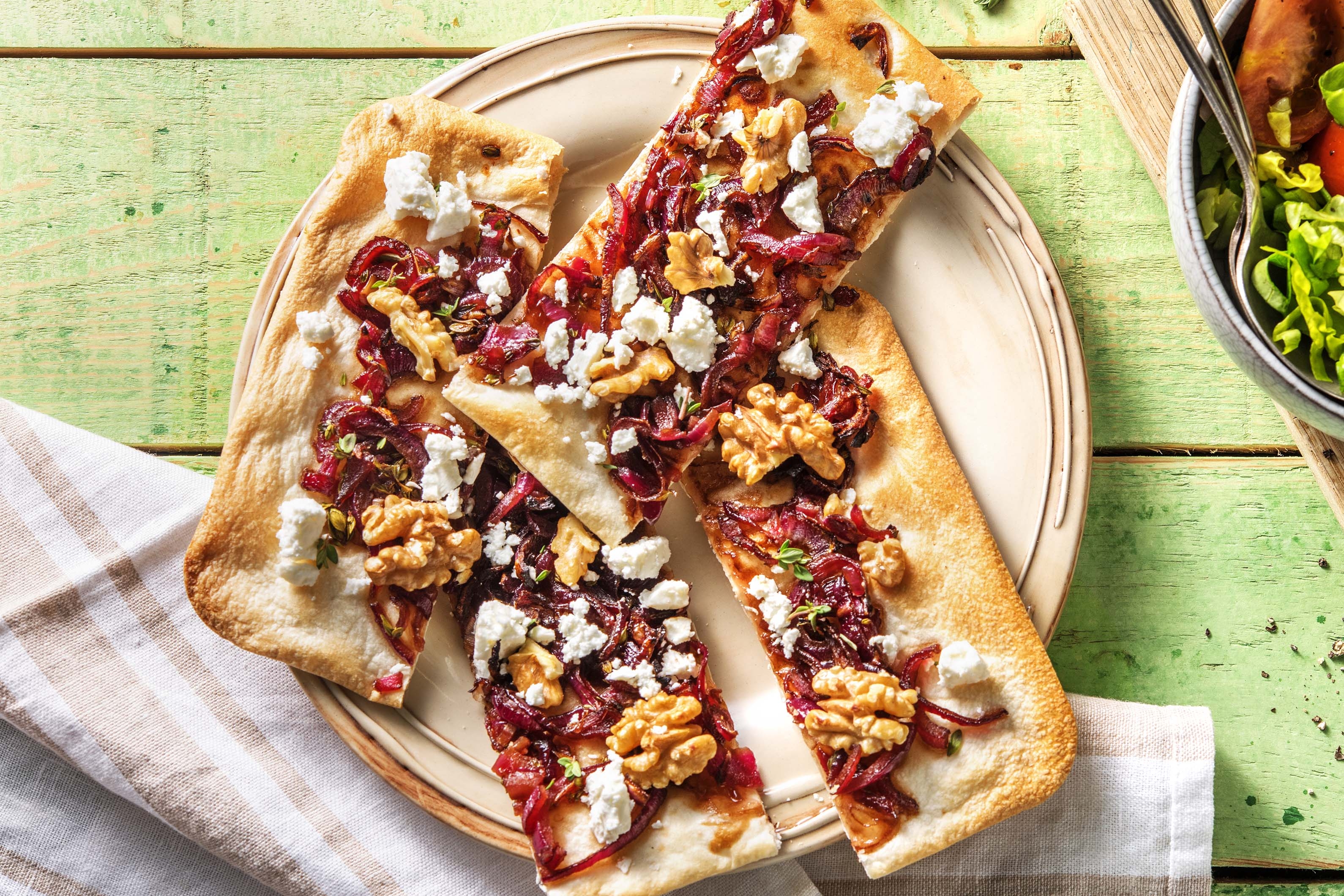 Uientaart met walnoten en feta