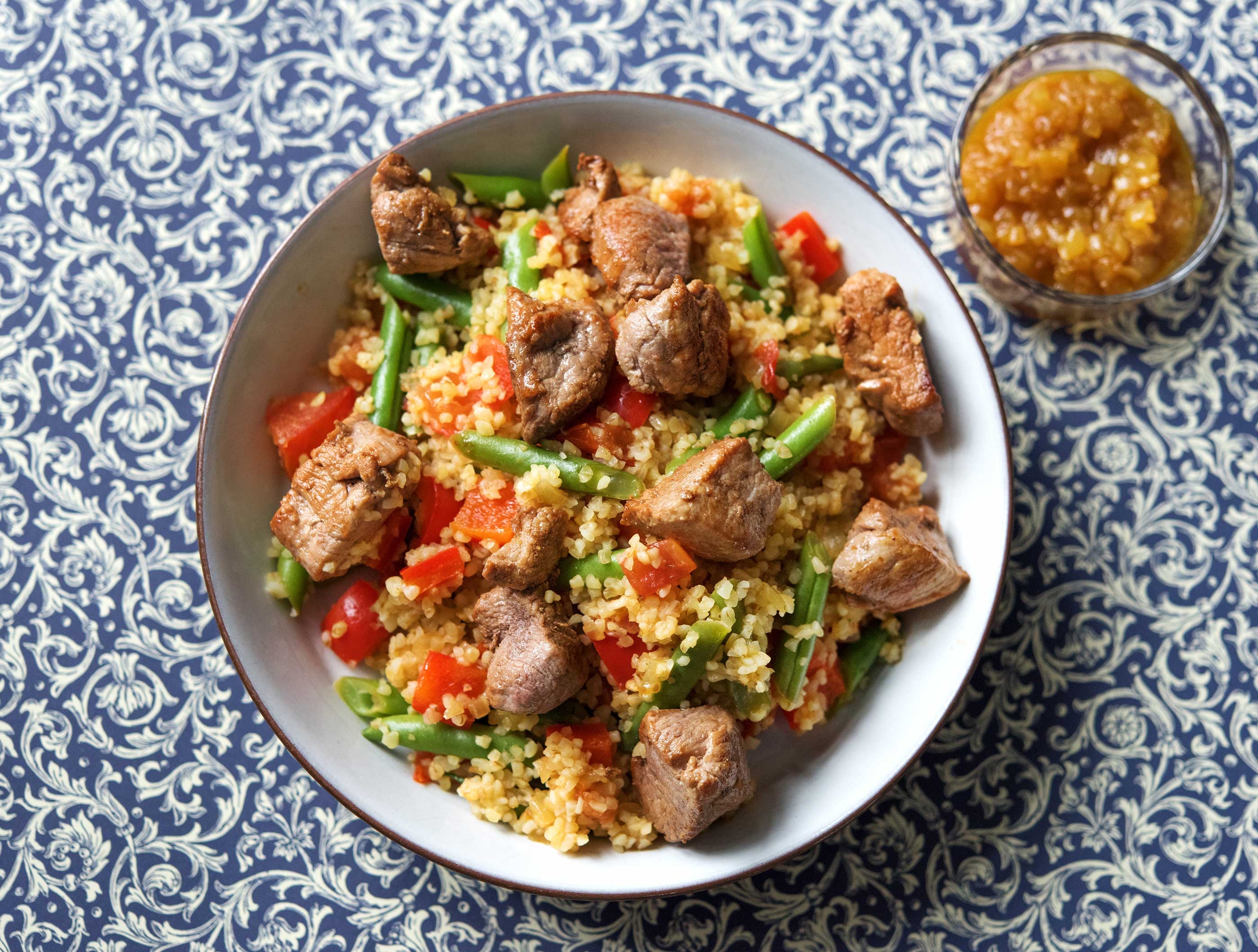 Varkenshaaspuntjes met bulgur en pikante uienchutney