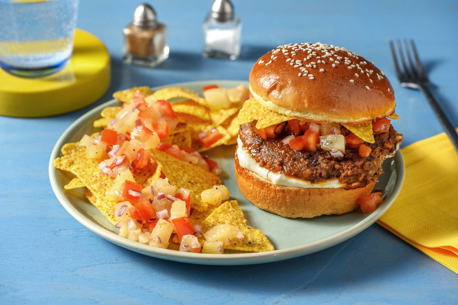 Vegan BBQ Black Bean Burger mit Ananas-Salsa