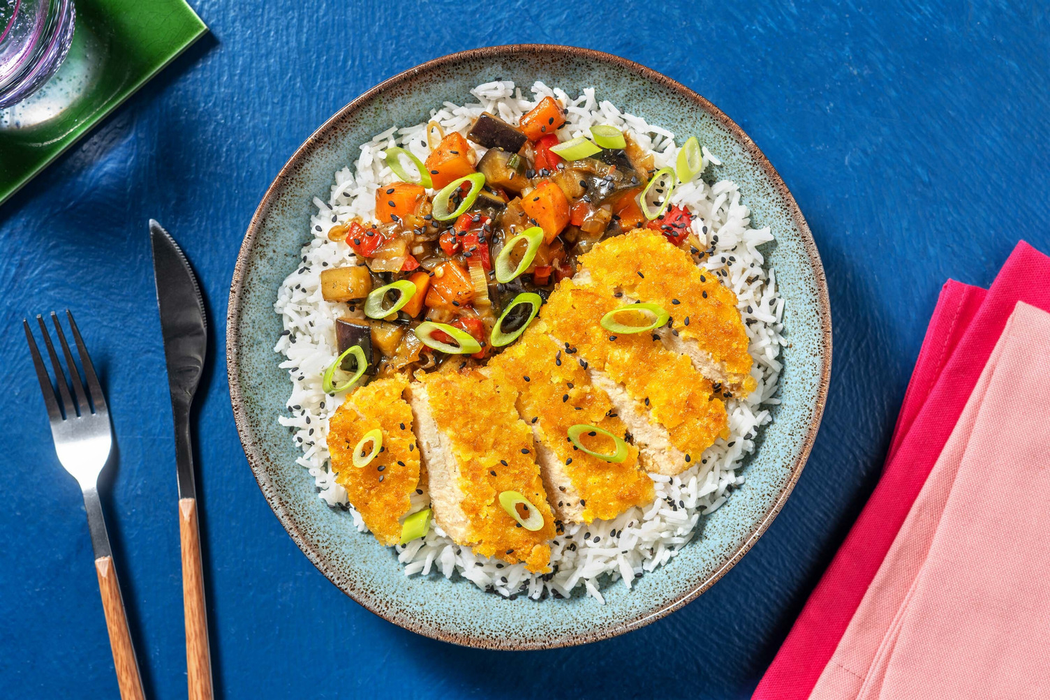 Vegan curry met knapperige schnitzel en rijst