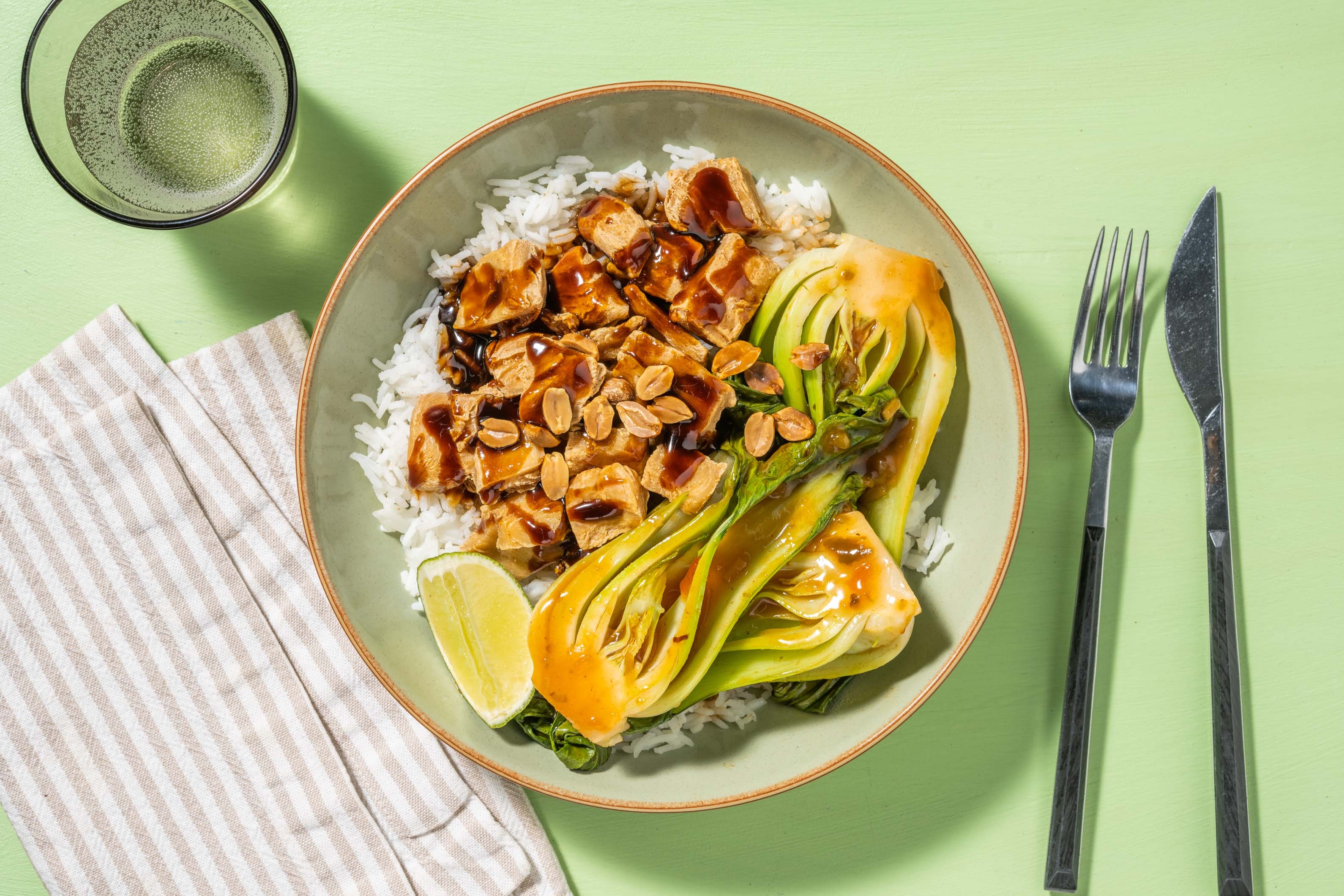 Vegane Teriyaki Bowl mit frittierten Filetstücken