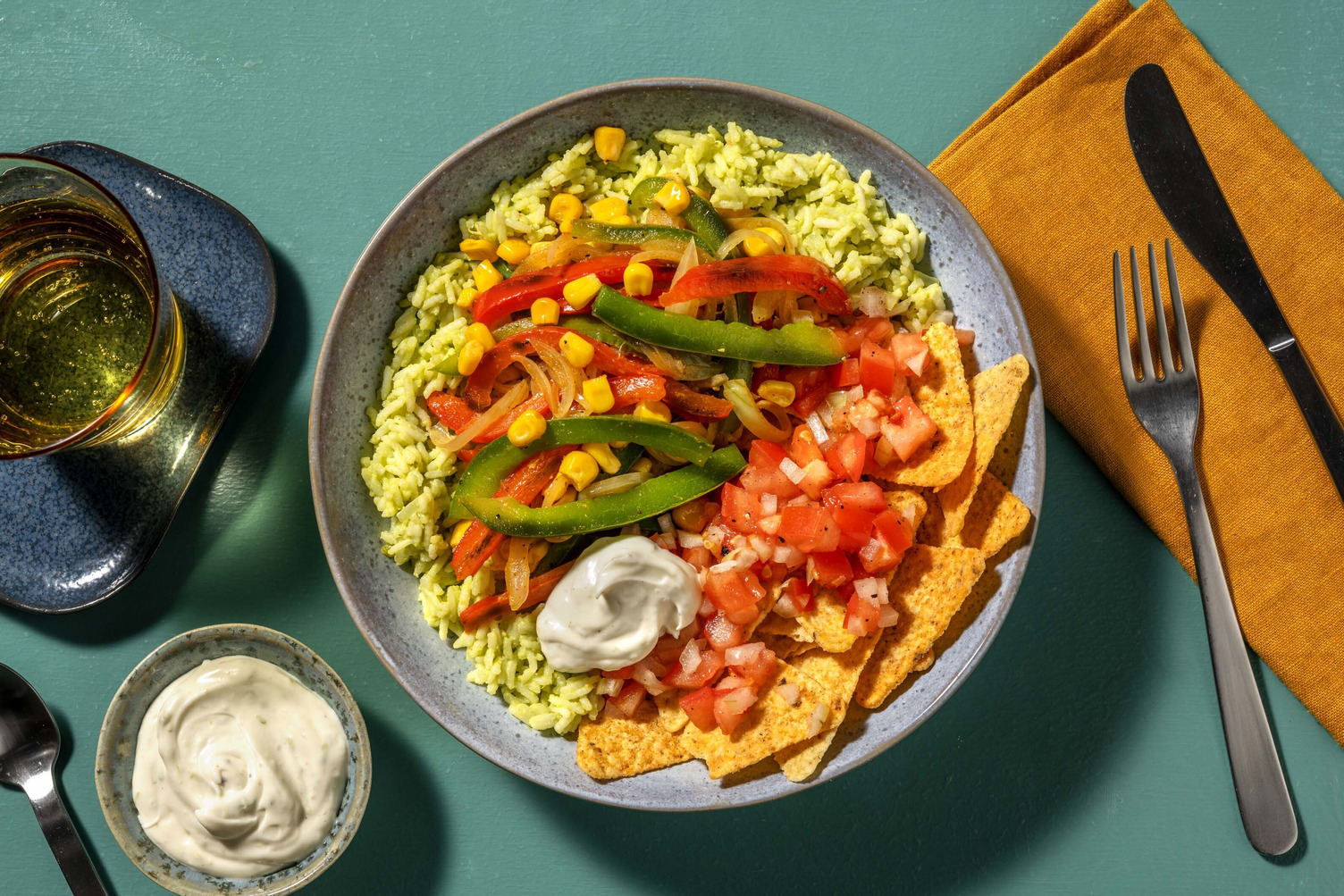 Vegane Tortilla-Bowl mit Avocado-Reis