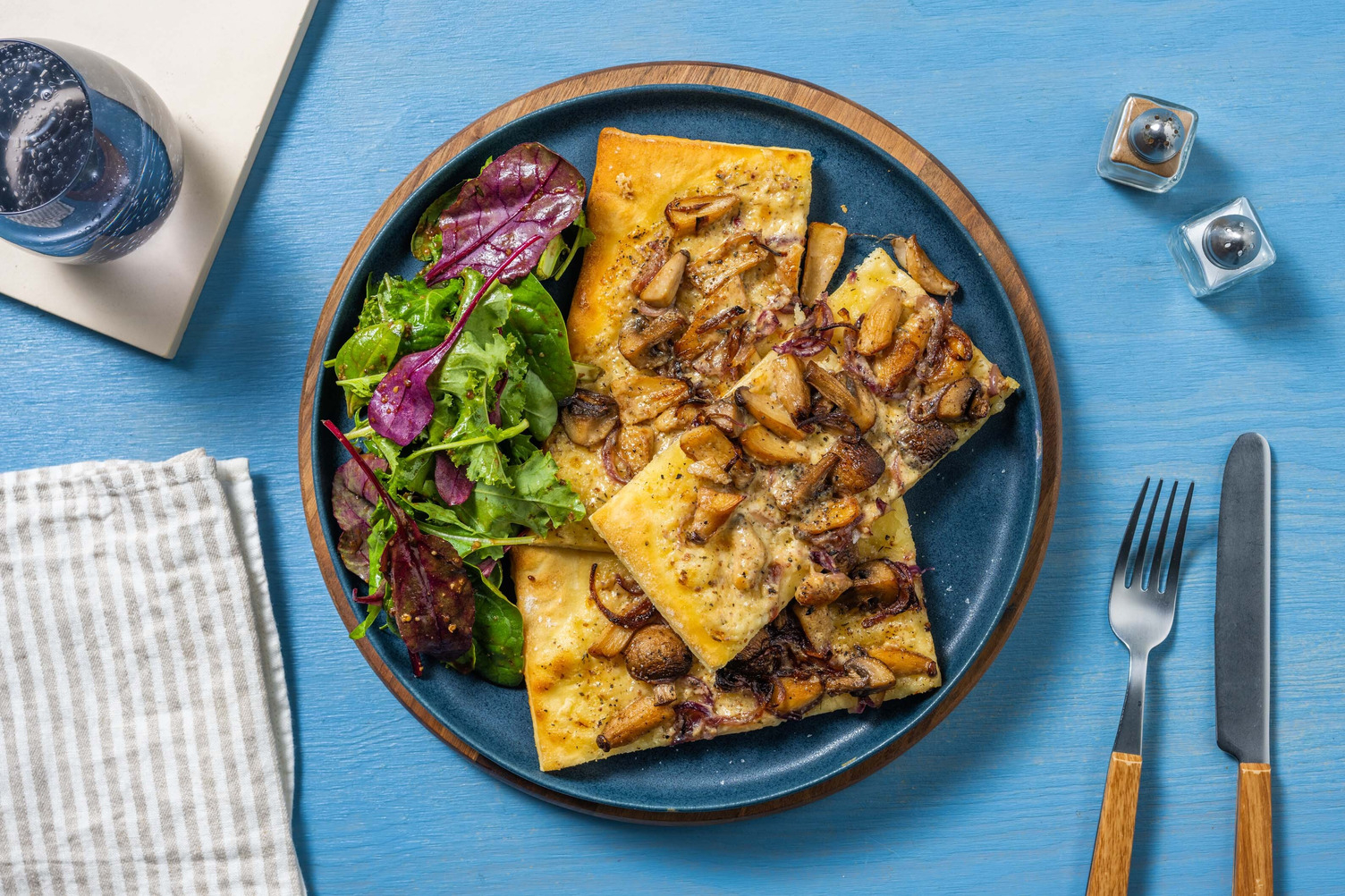 Veganer Flammkuchen mit Kräuterseitlingen