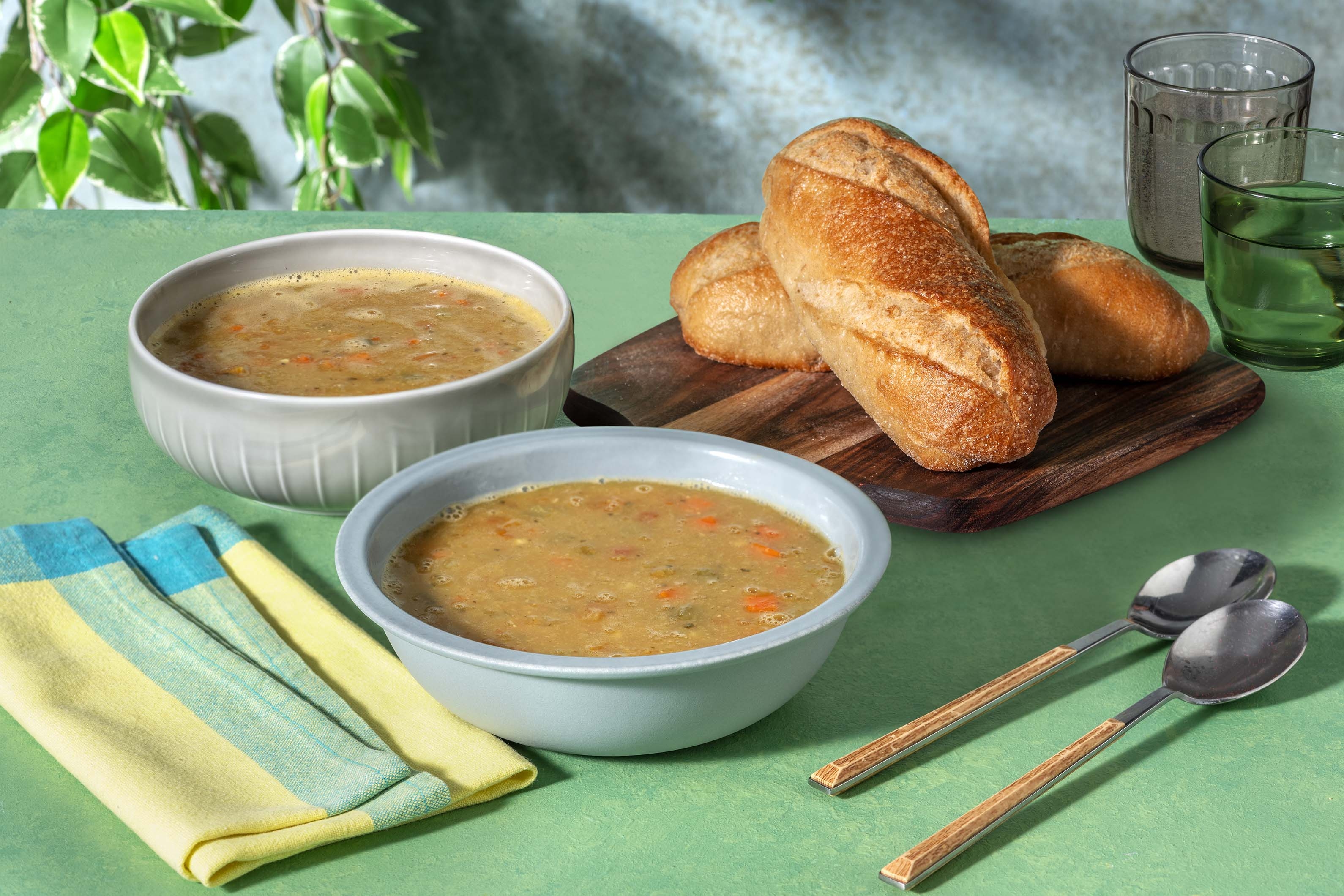 Verse kikkererwtensoep en demi-baguette